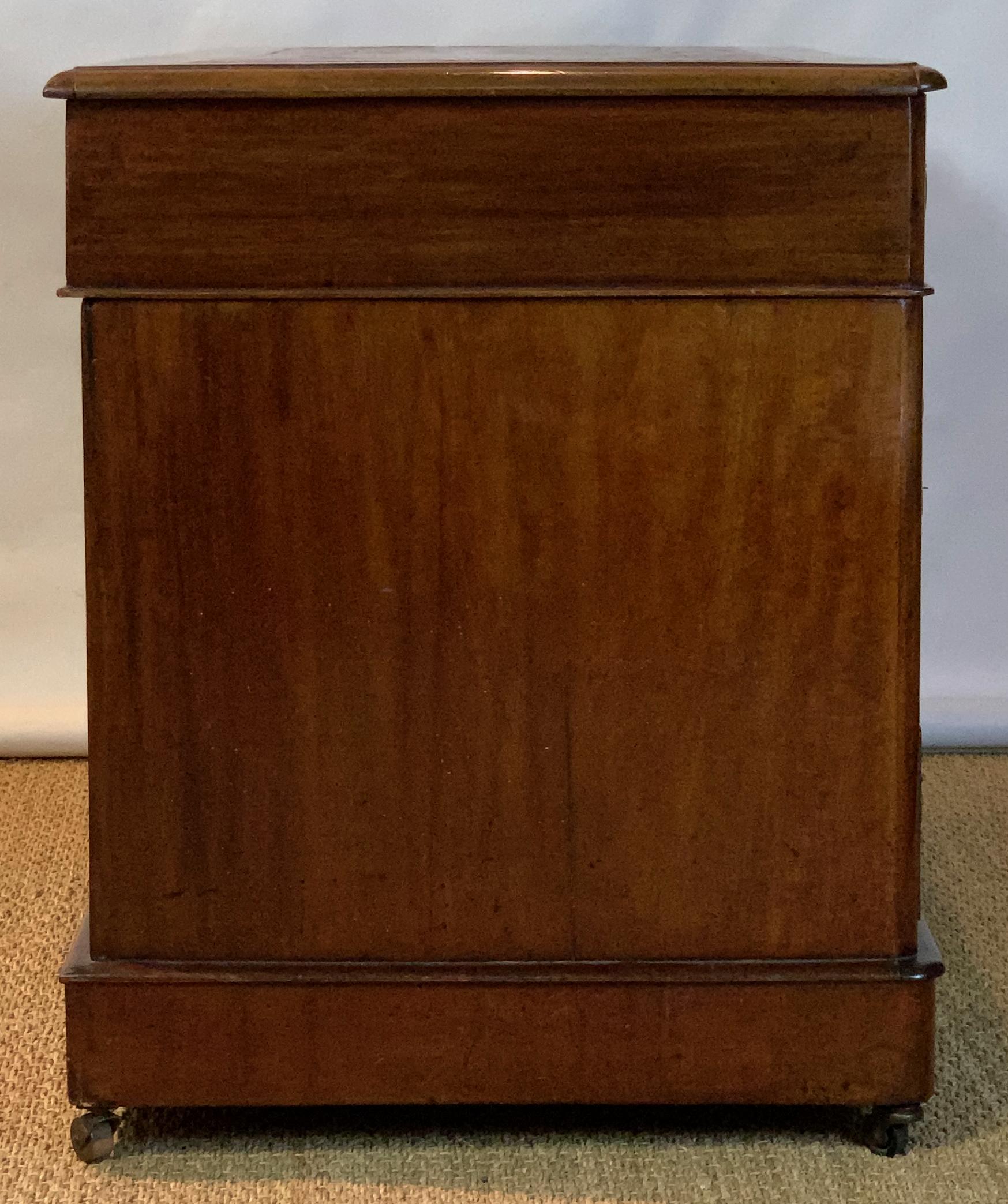 Small Mid-19th Century English Pedestal Desk 2