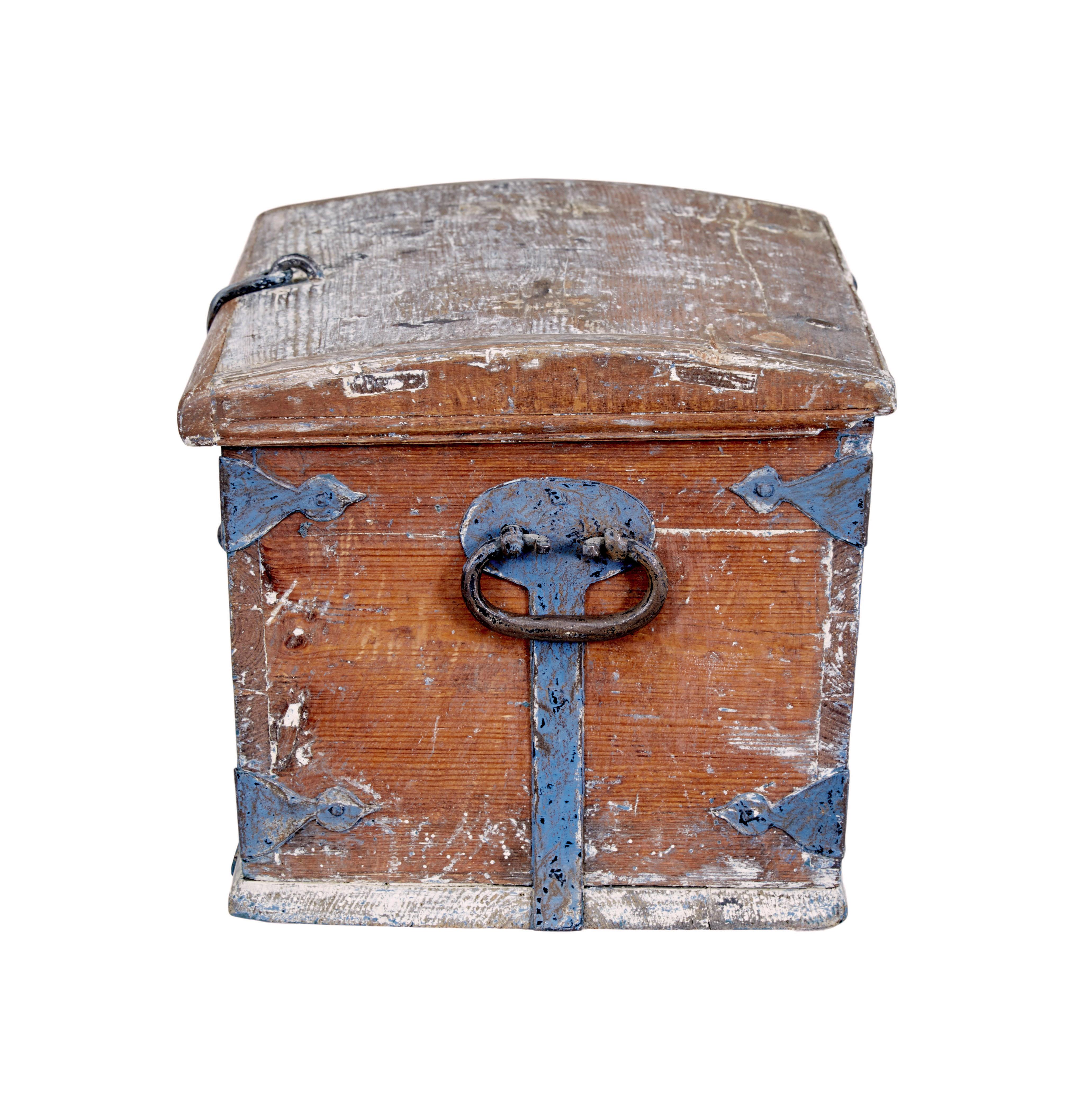 19th Century Small mid 19th century Swedish painted pine strong box For Sale