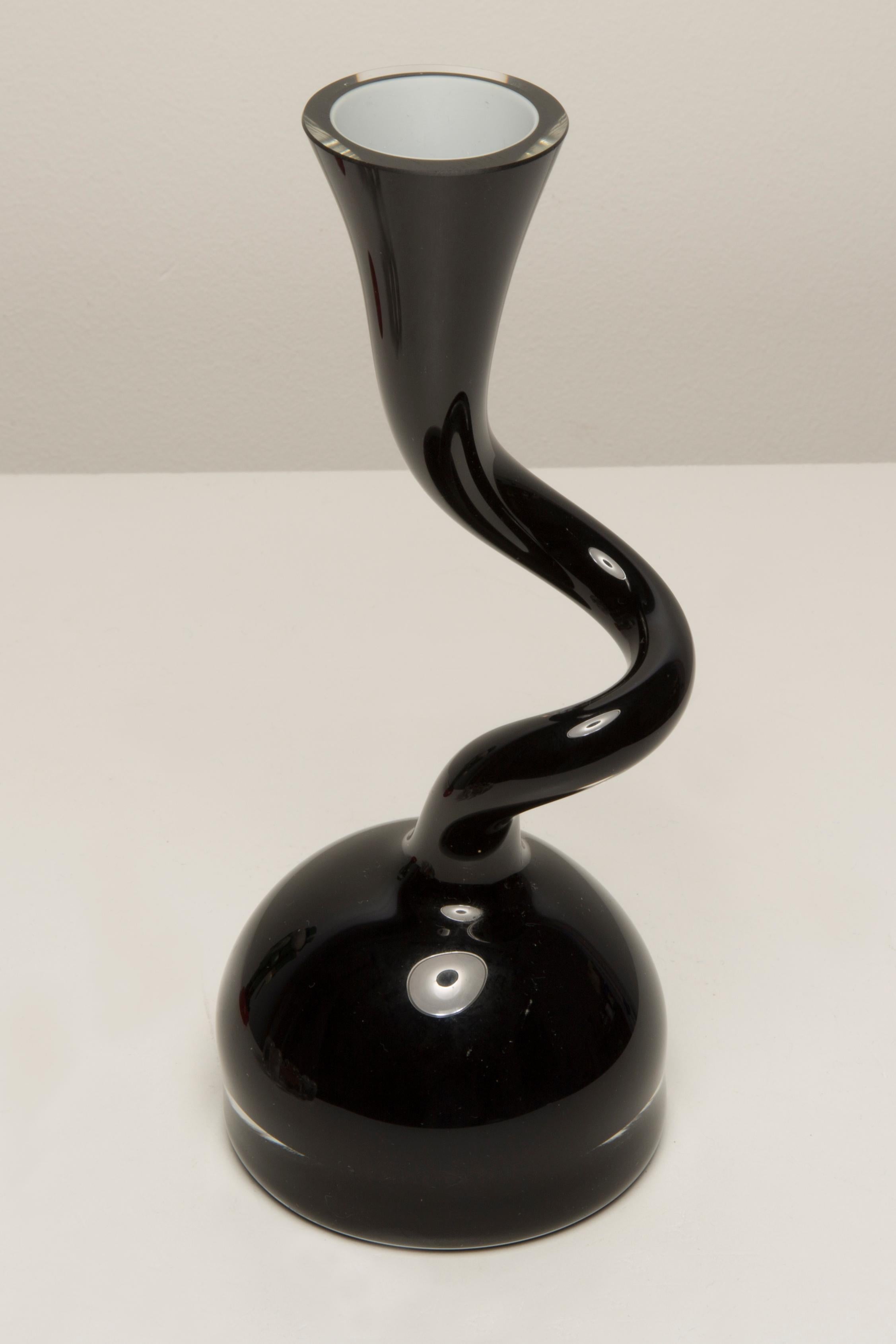 Mid-Century Modern Petit vase artistique noir du milieu du siècle, Europe, années 1960 en vente