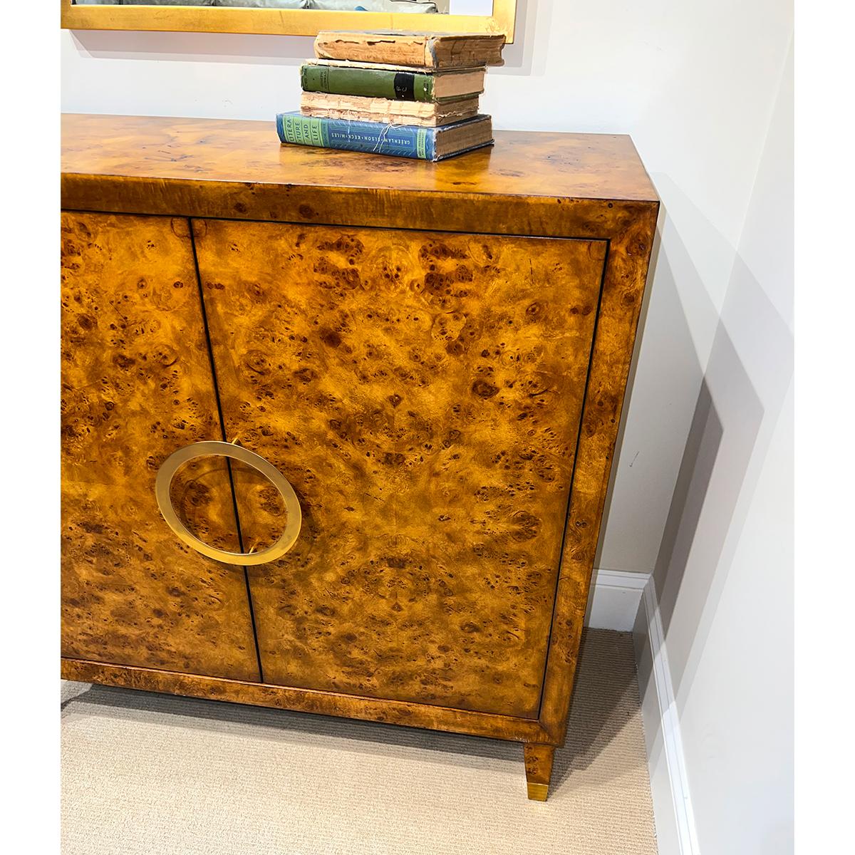 Mid-Century Modern Petite armoire en loupe du milieu du siècle en vente