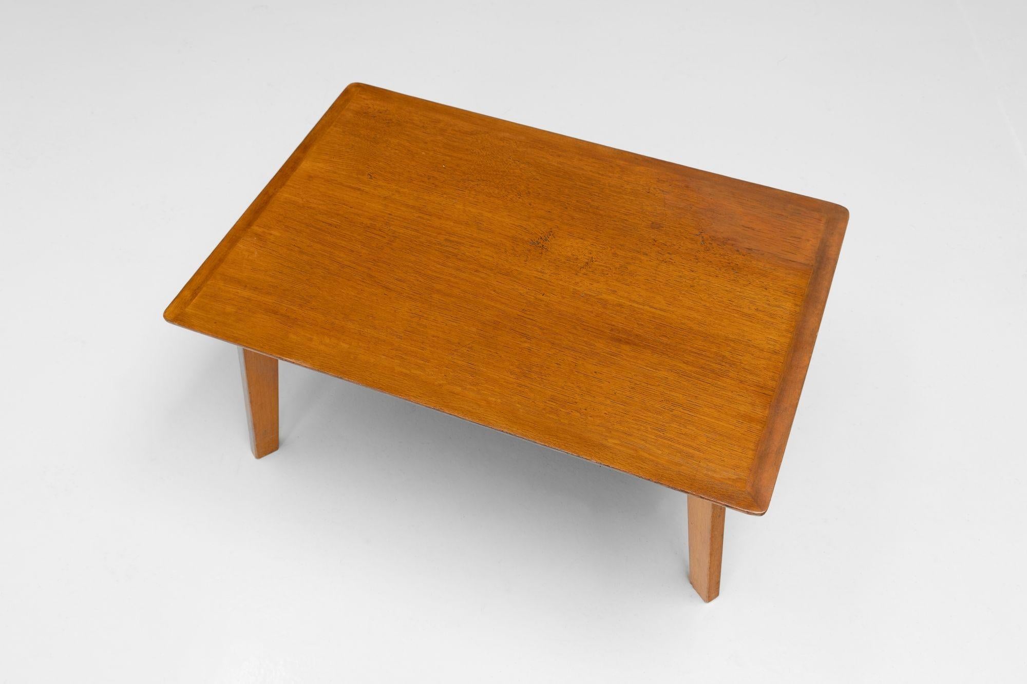 Tavolino da caffè piccolo del metà secolo In condizioni buone in vendita a London, England