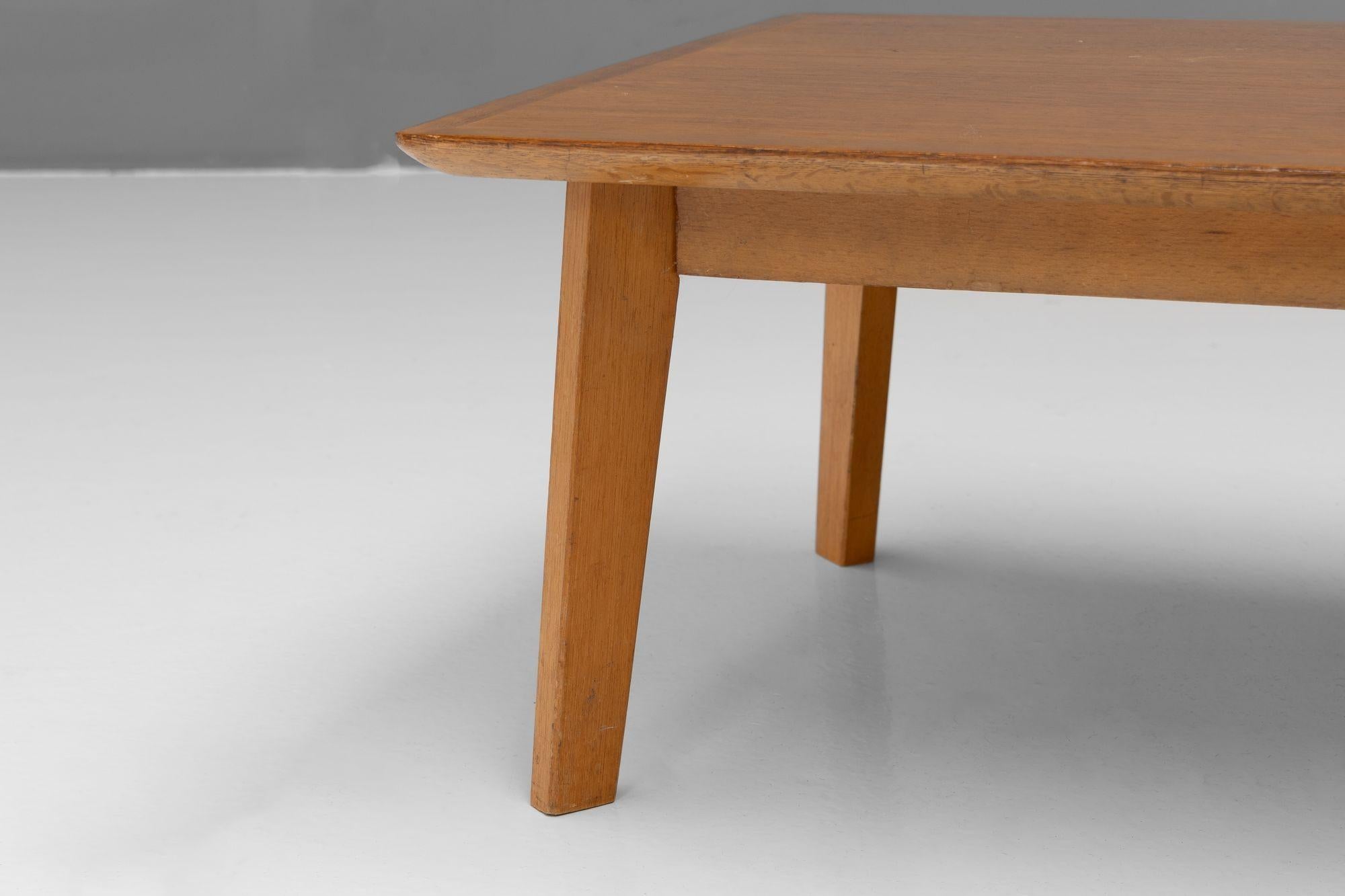 Metà XX secolo Tavolino da caffè piccolo del metà secolo in vendita