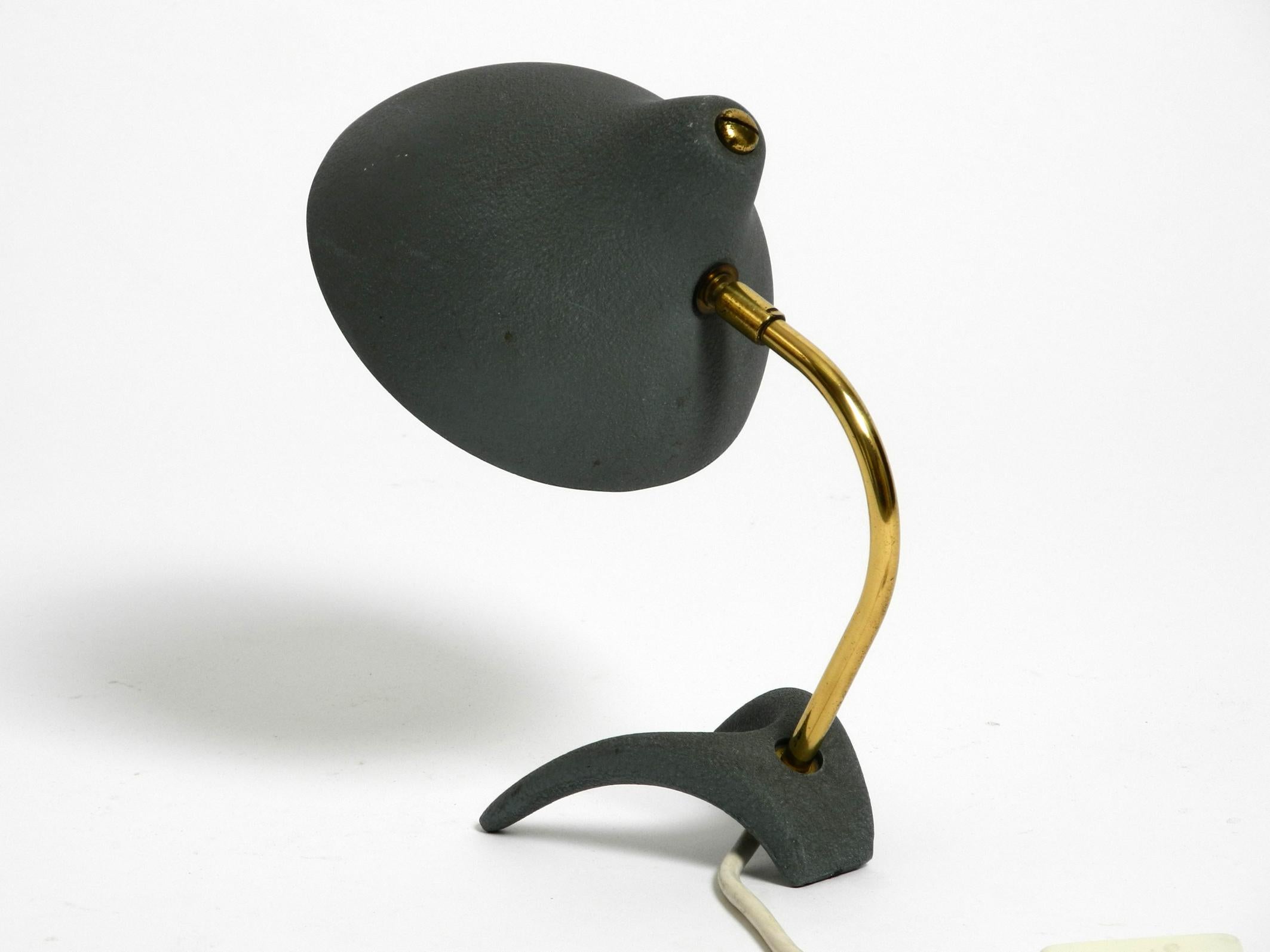 Small Mid Century crow's foot table lamp by Louis Kalff in very good condition For Sale 4