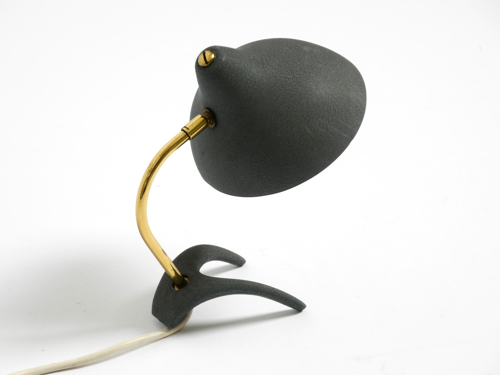 Small Mid Century crow's foot table lamp by Louis Kalff in very good condition In Good Condition For Sale In München, DE