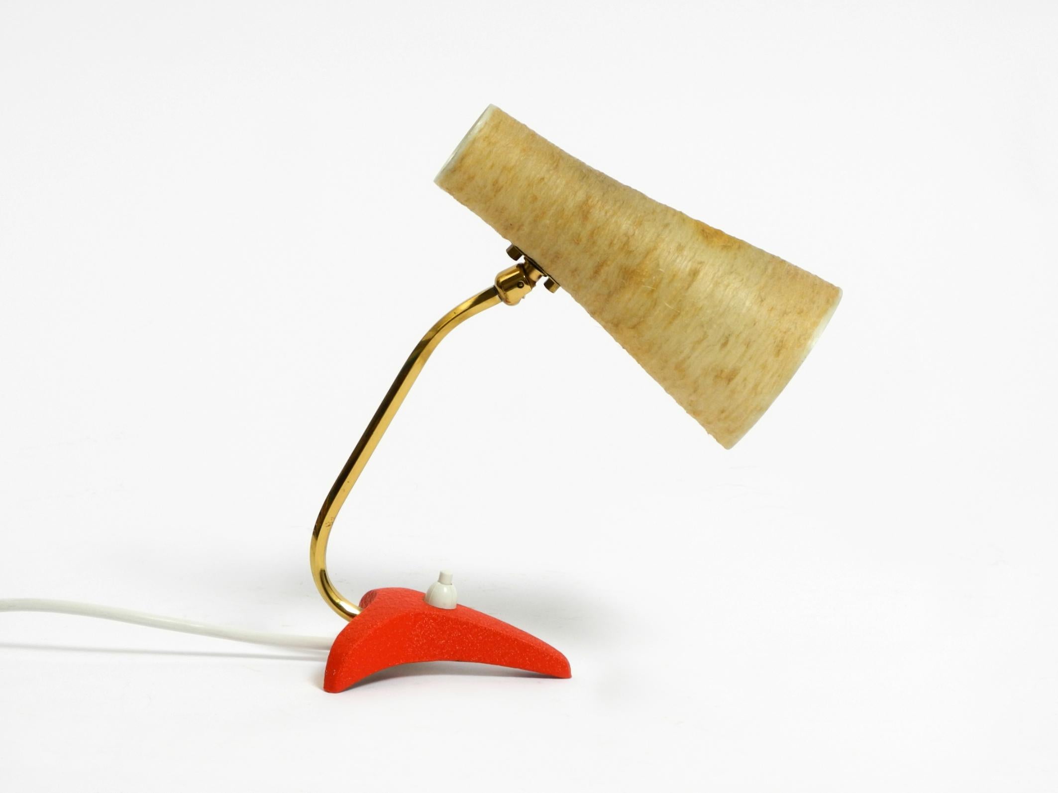 Kleine Krähenfuß-Tischlampe aus der Mitte des Jahrhunderts mit Lampenschirm aus Fiberglas von Cosack im Angebot 6