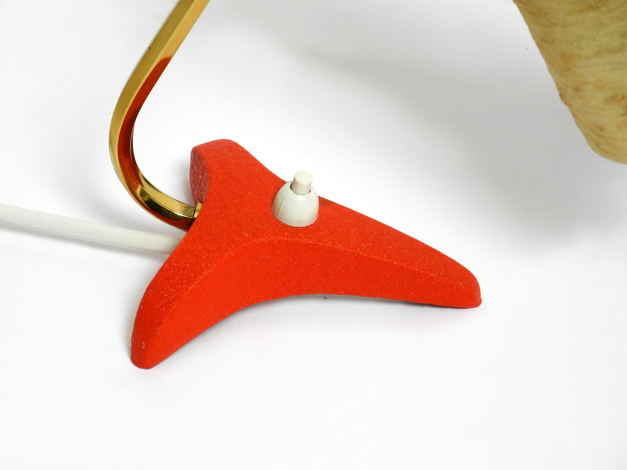 Kleine Krähenfuß-Tischlampe aus der Mitte des Jahrhunderts mit Lampenschirm aus Fiberglas von Cosack im Angebot 2