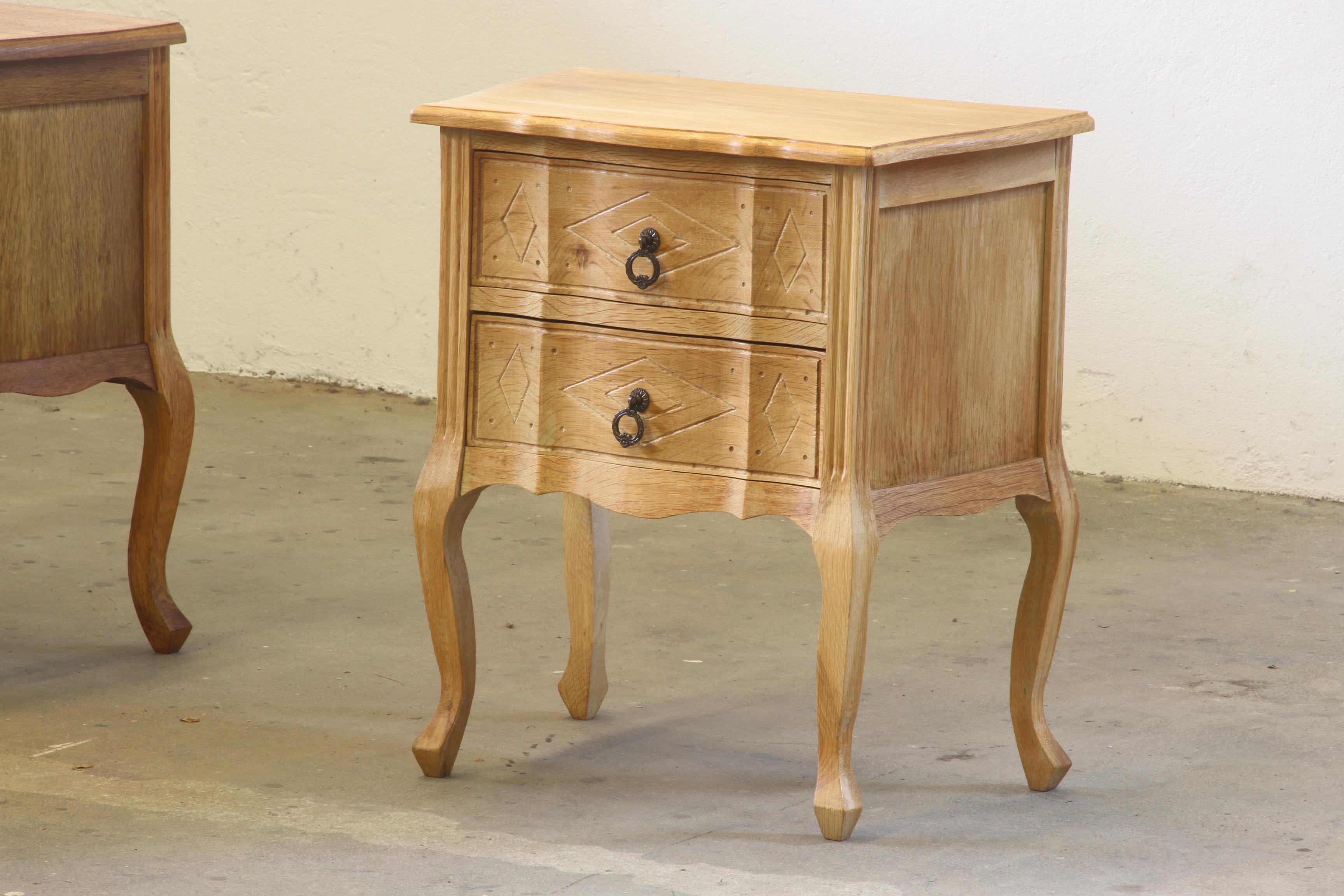 Kleiner dänischer Eichenholzschrank aus der Mitte des Jahrhunderts, Nachttisch, 1960er Jahre (Moderne der Mitte des Jahrhunderts) im Angebot