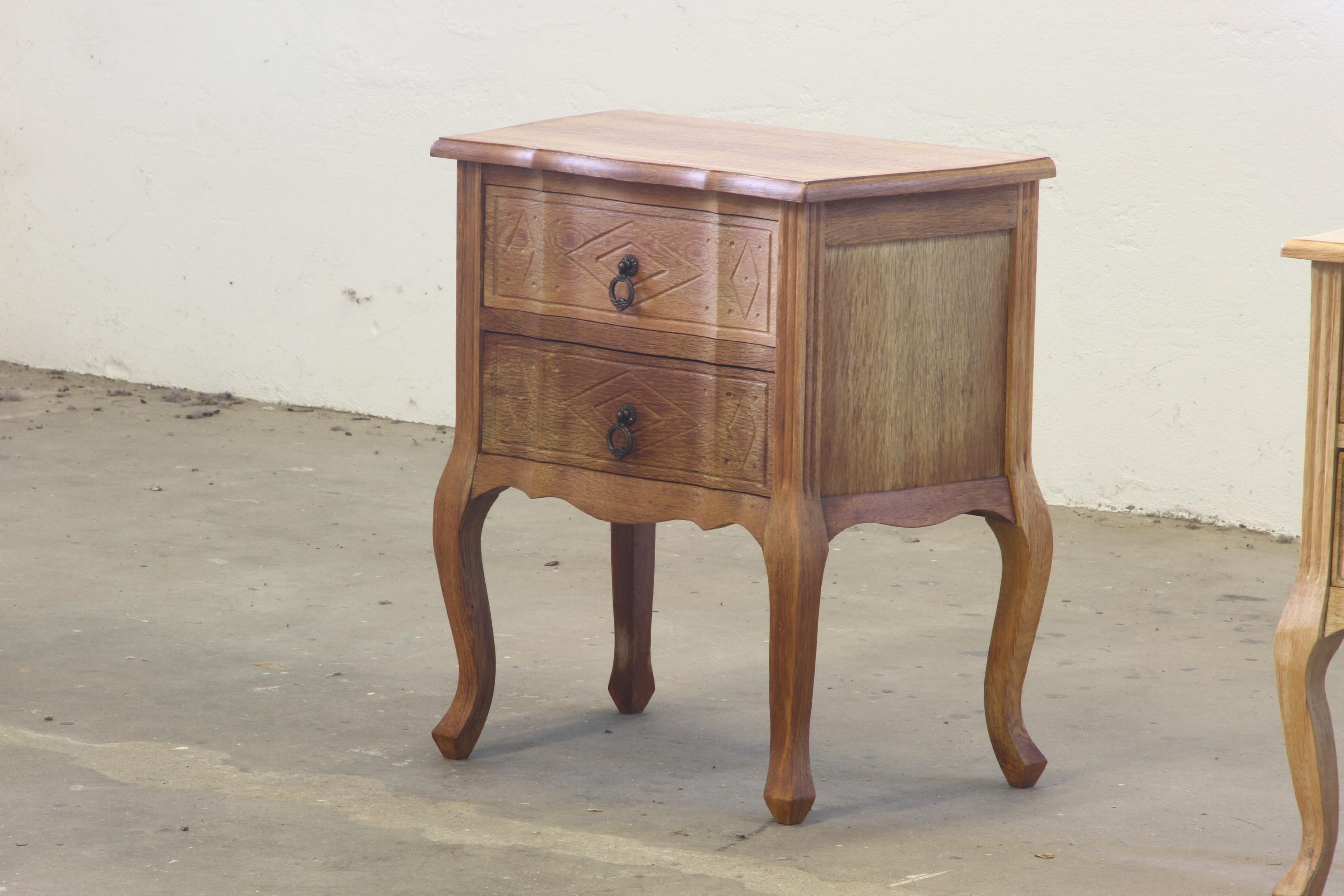 Kleiner dänischer Eichenholzschrank aus der Mitte des Jahrhunderts, Nachttisch, 1960er Jahre (Dänisch) im Angebot