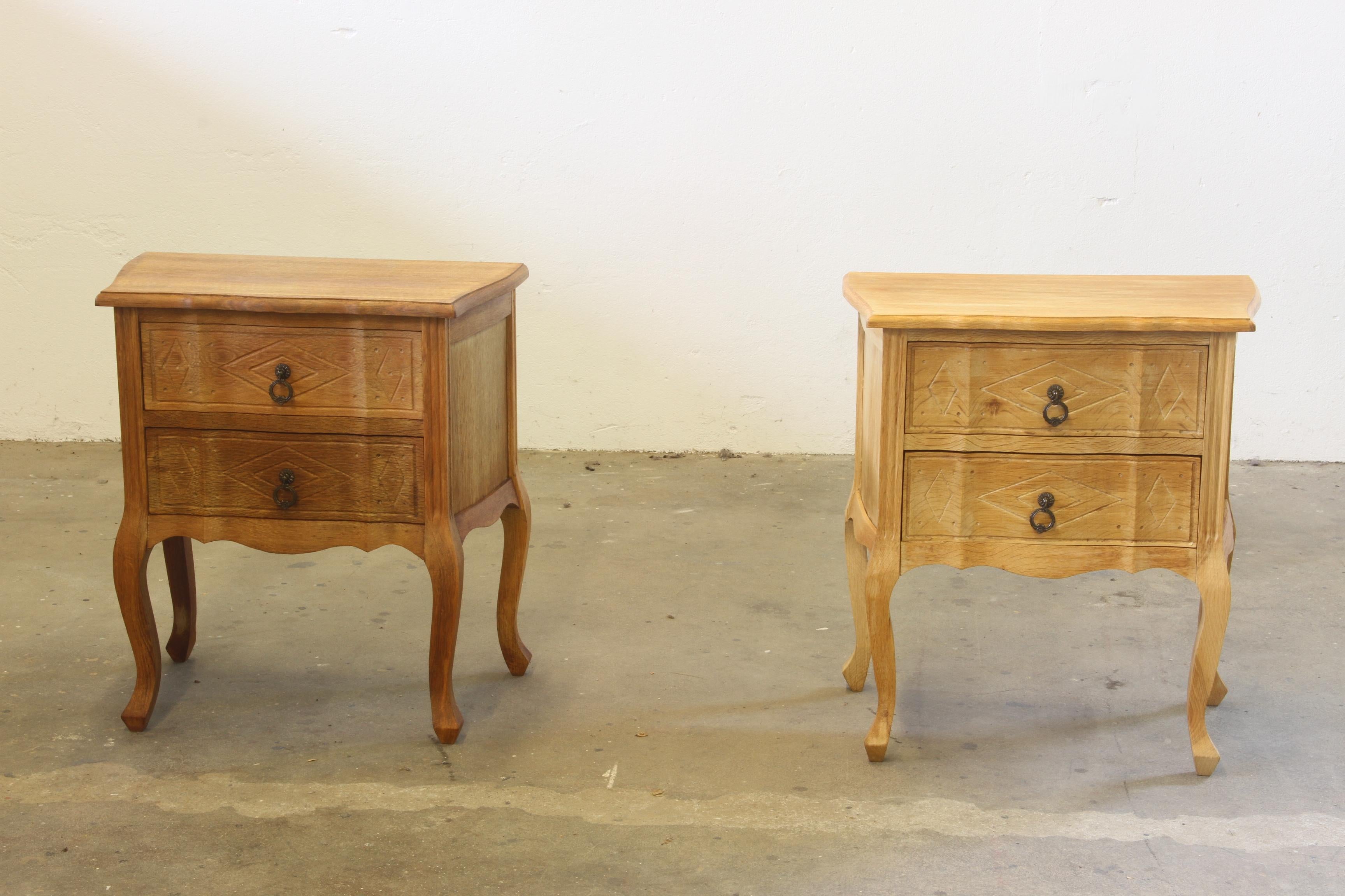 Kleiner dänischer Eichenholzschrank aus der Mitte des Jahrhunderts, Nachttisch, 1960er Jahre (Messing) im Angebot