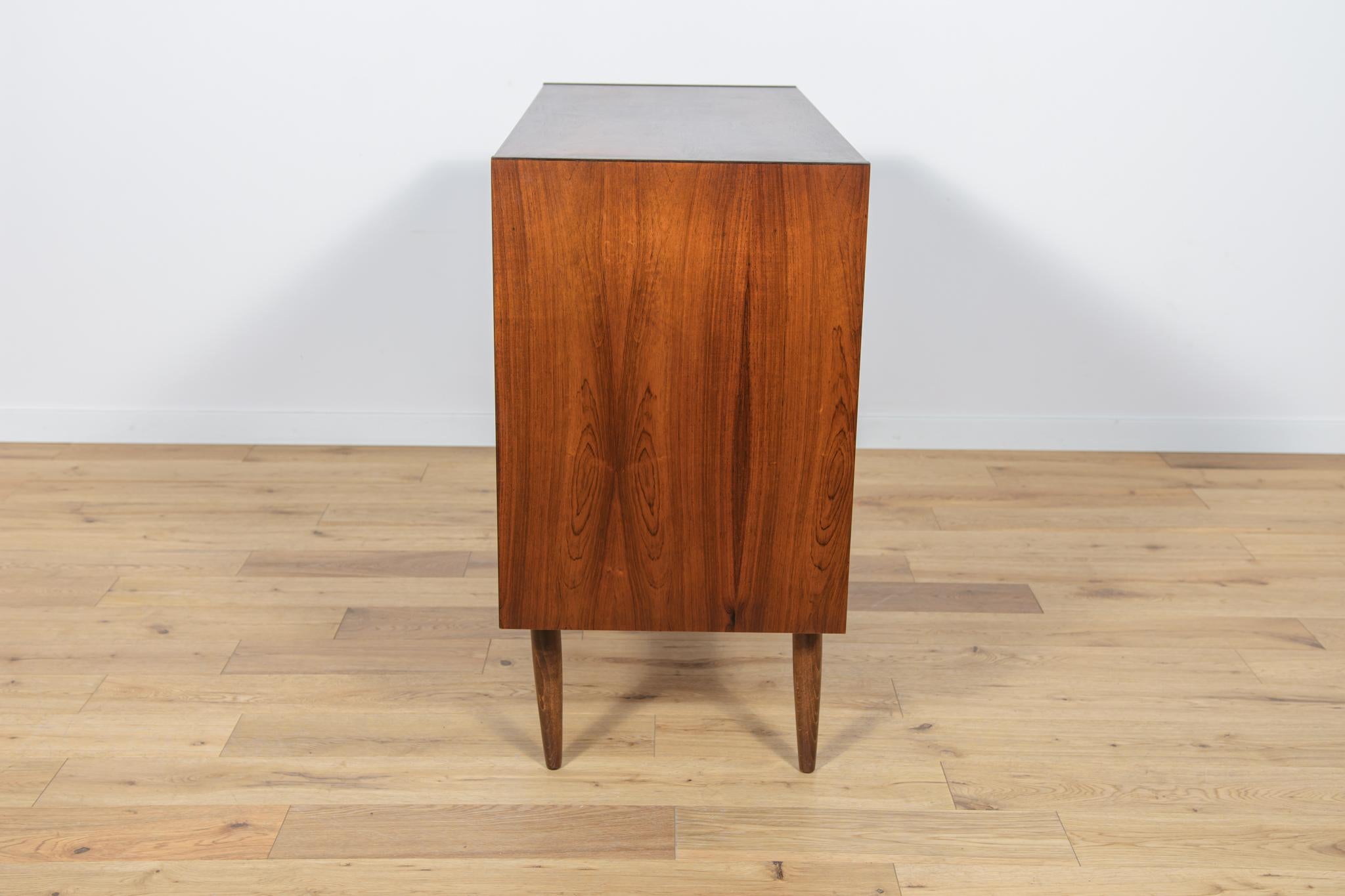 Small Mid-Century Danish Rosewood Sideboard, 1960s In Excellent Condition For Sale In GNIEZNO, 30