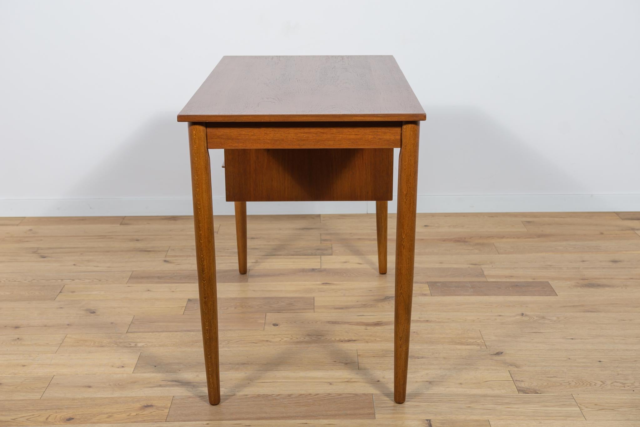 Small Mid-Century Danish Teak Desk, 1960s For Sale 1