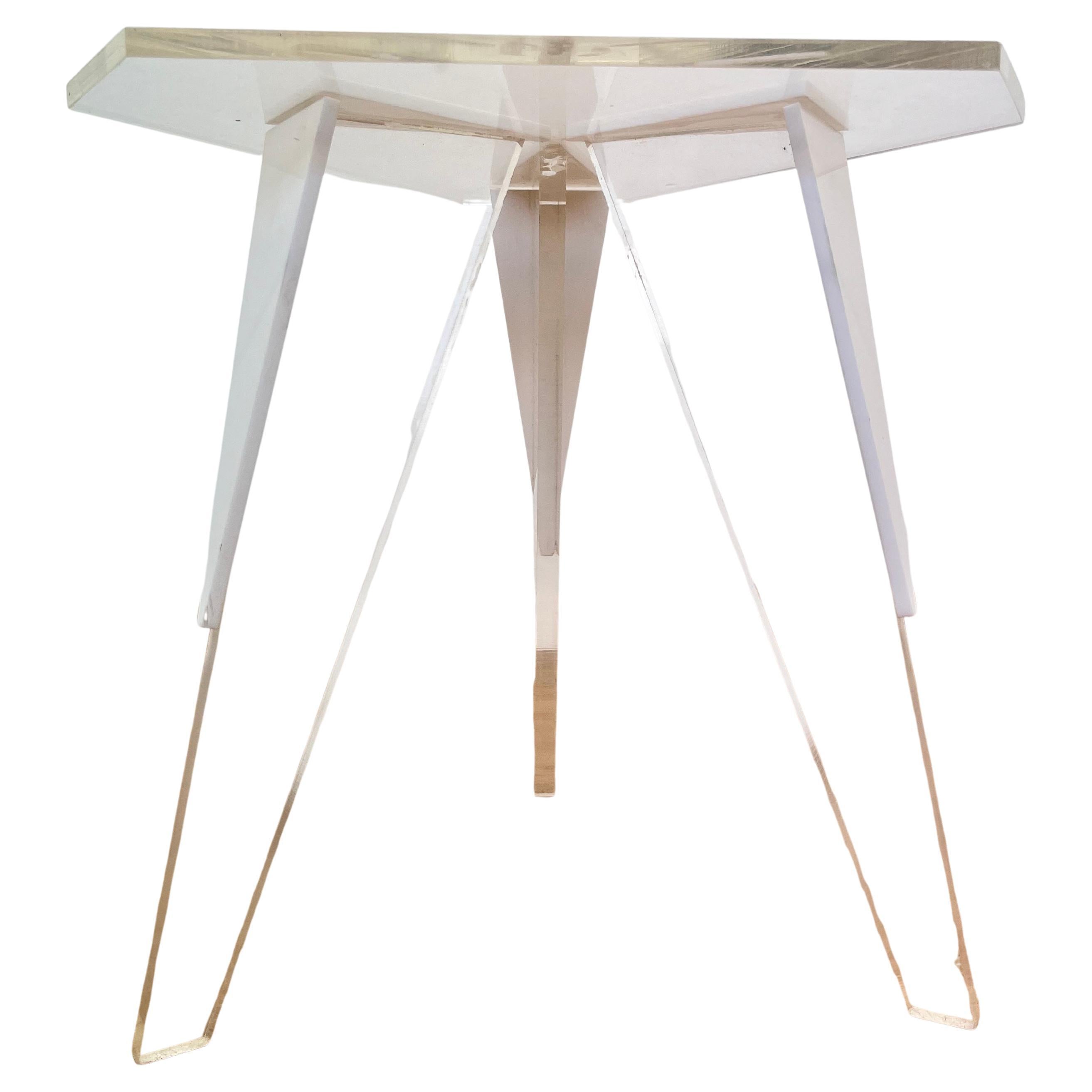 Petite table d'appoint ou table à fleurs en lucite mi-siècle, 1970 en vente