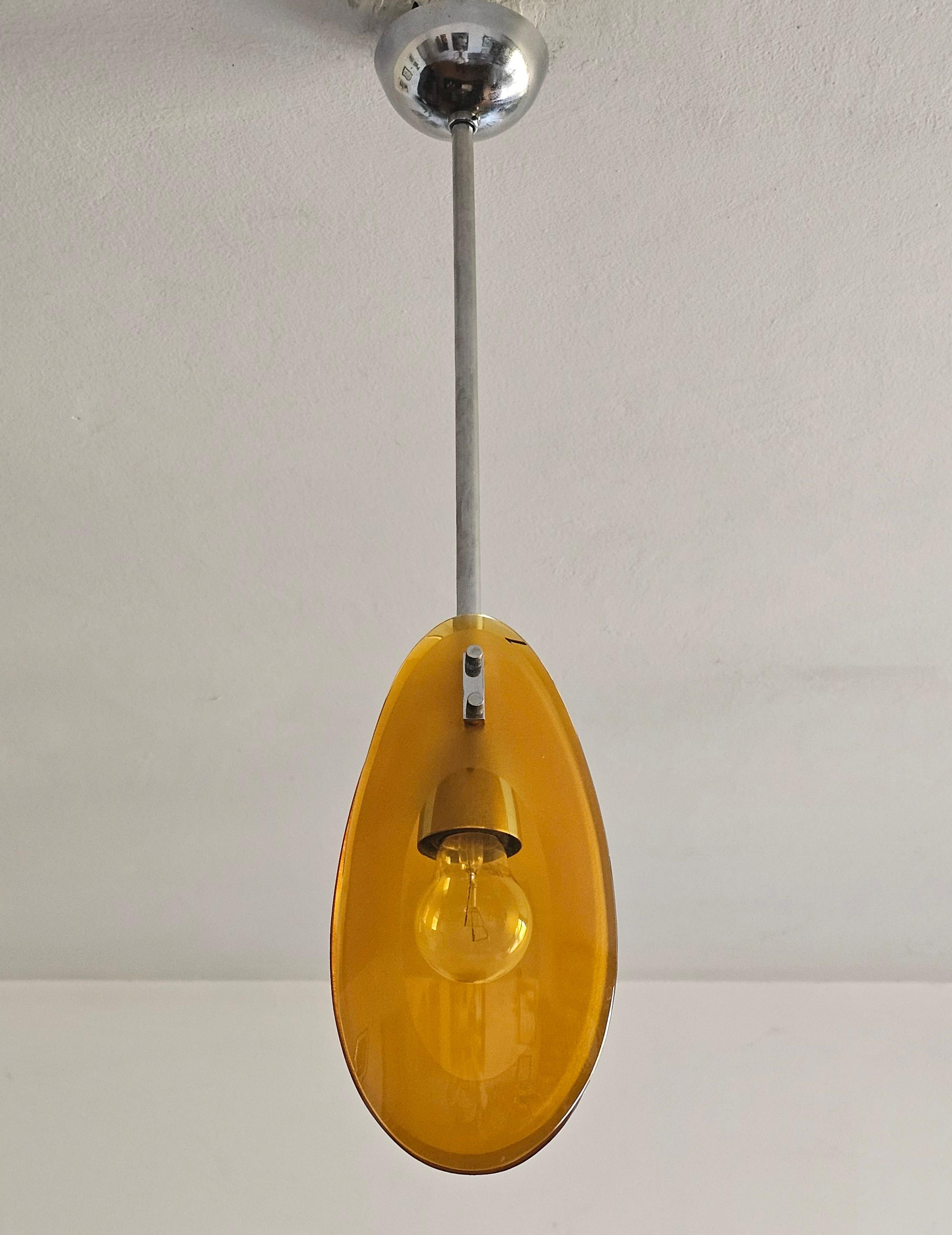 Mid-Century Modern Petite suspension suspendue mi-siècle en verre de Murano ambré attribuée à Max Ingrand en vente