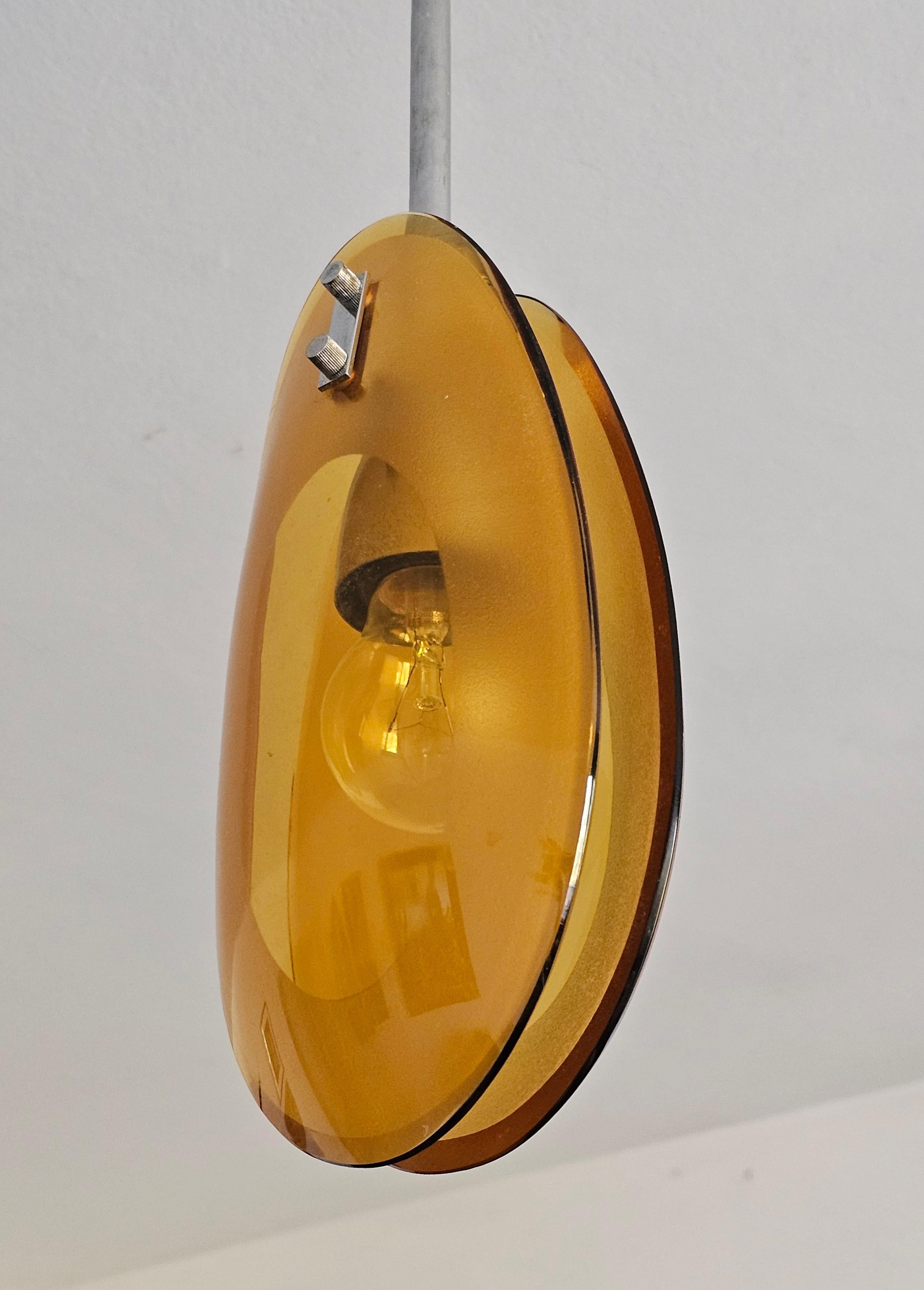 Petite suspension suspendue mi-siècle en verre de Murano ambré attribuée à Max Ingrand Bon état - En vente à Beograd, RS