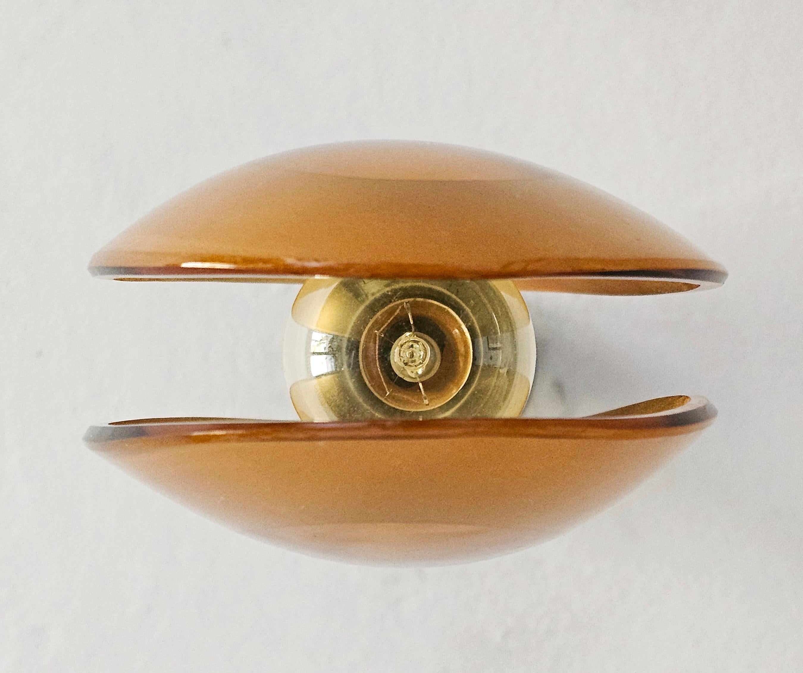 Milieu du XXe siècle Petite suspension suspendue mi-siècle en verre de Murano ambré attribuée à Max Ingrand en vente