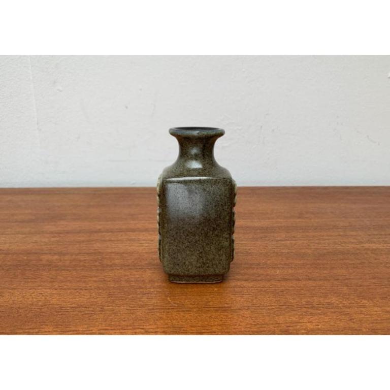 Piccolo vaso in ceramica della DDR della metà del secolo scorso di VEB Haldensleben, anni '60 In condizioni ottime in vendita a Hamburg, DE