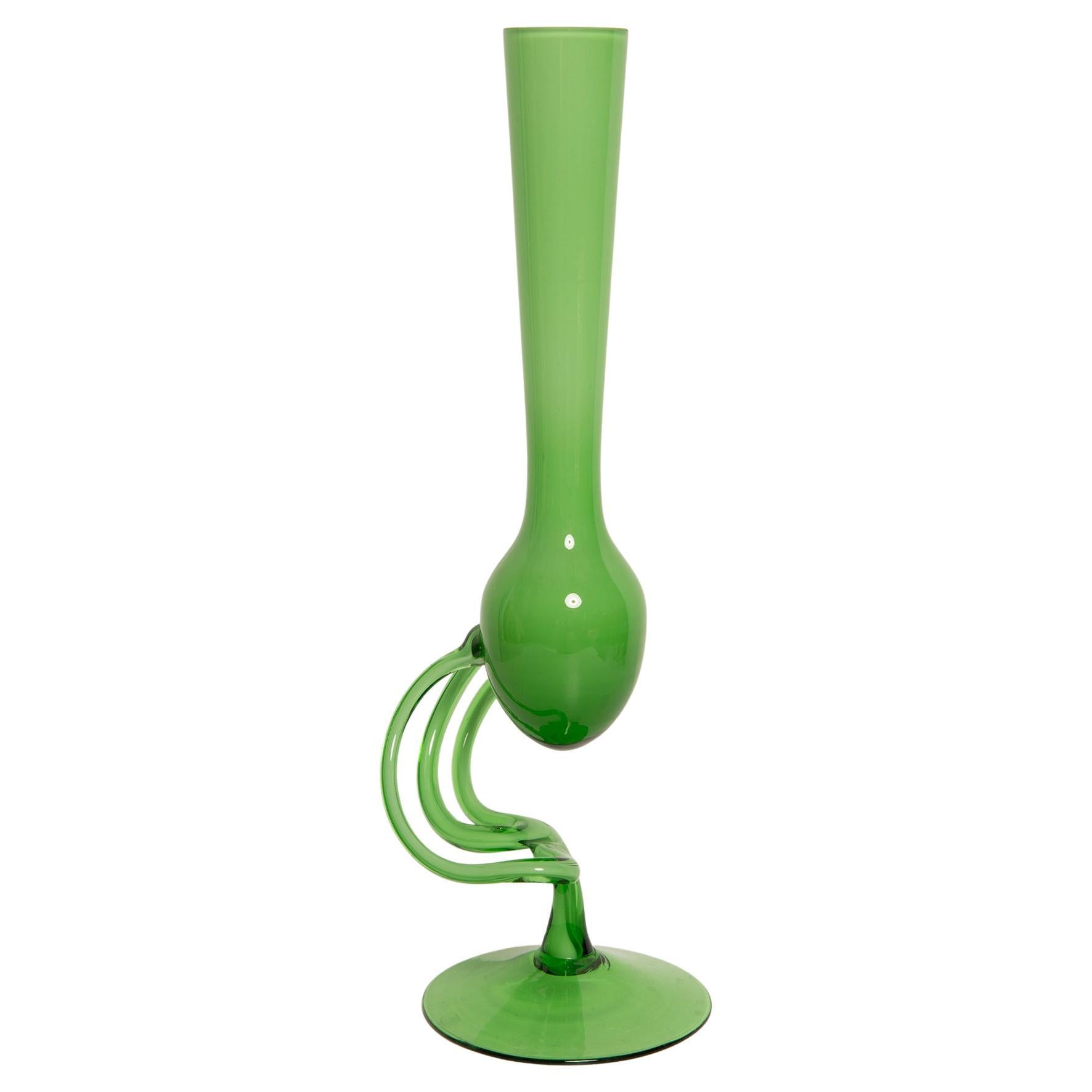 Kleine grüne Artistik-Vase aus der Mitte des Jahrhunderts, Europa, 1960er Jahre