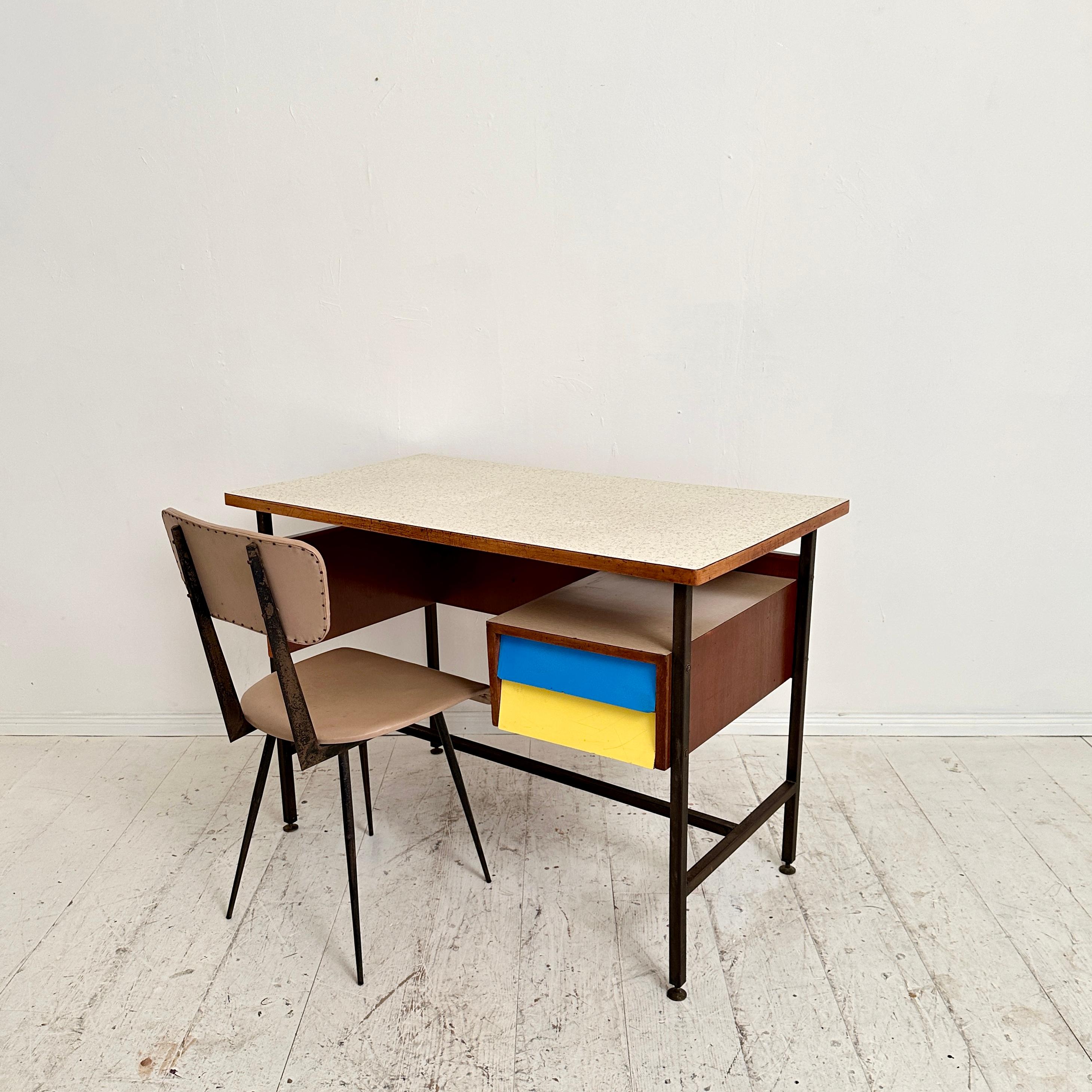 Small Mid Century Italian Desk in Metal, Walnut and Formica, around 1950 For Sale 6