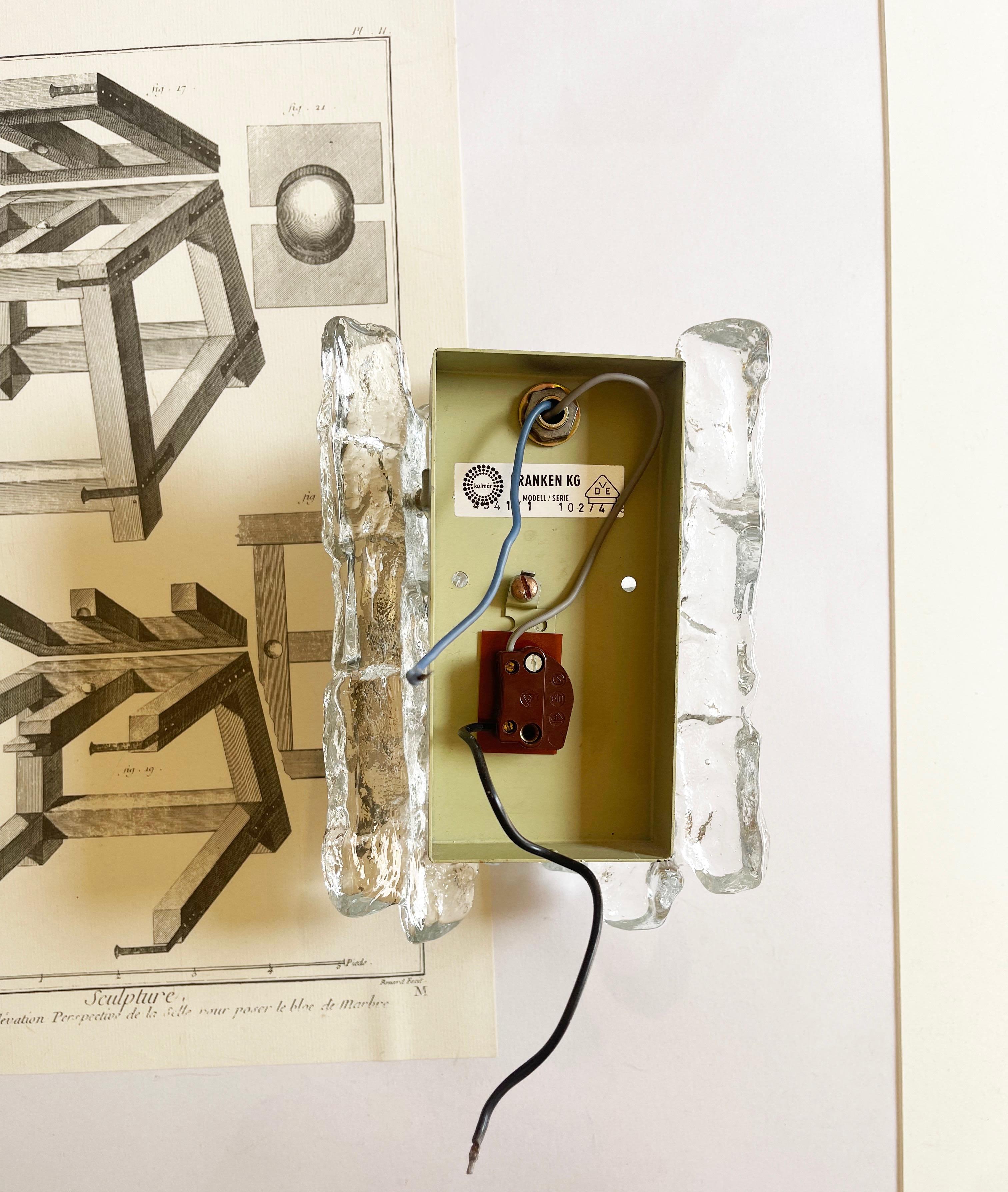 Pequeña lámpara de pared Kalmar de mediados de siglo Vidrio de Murano hielo carámbano Años 70, Viena Austríaco en venta