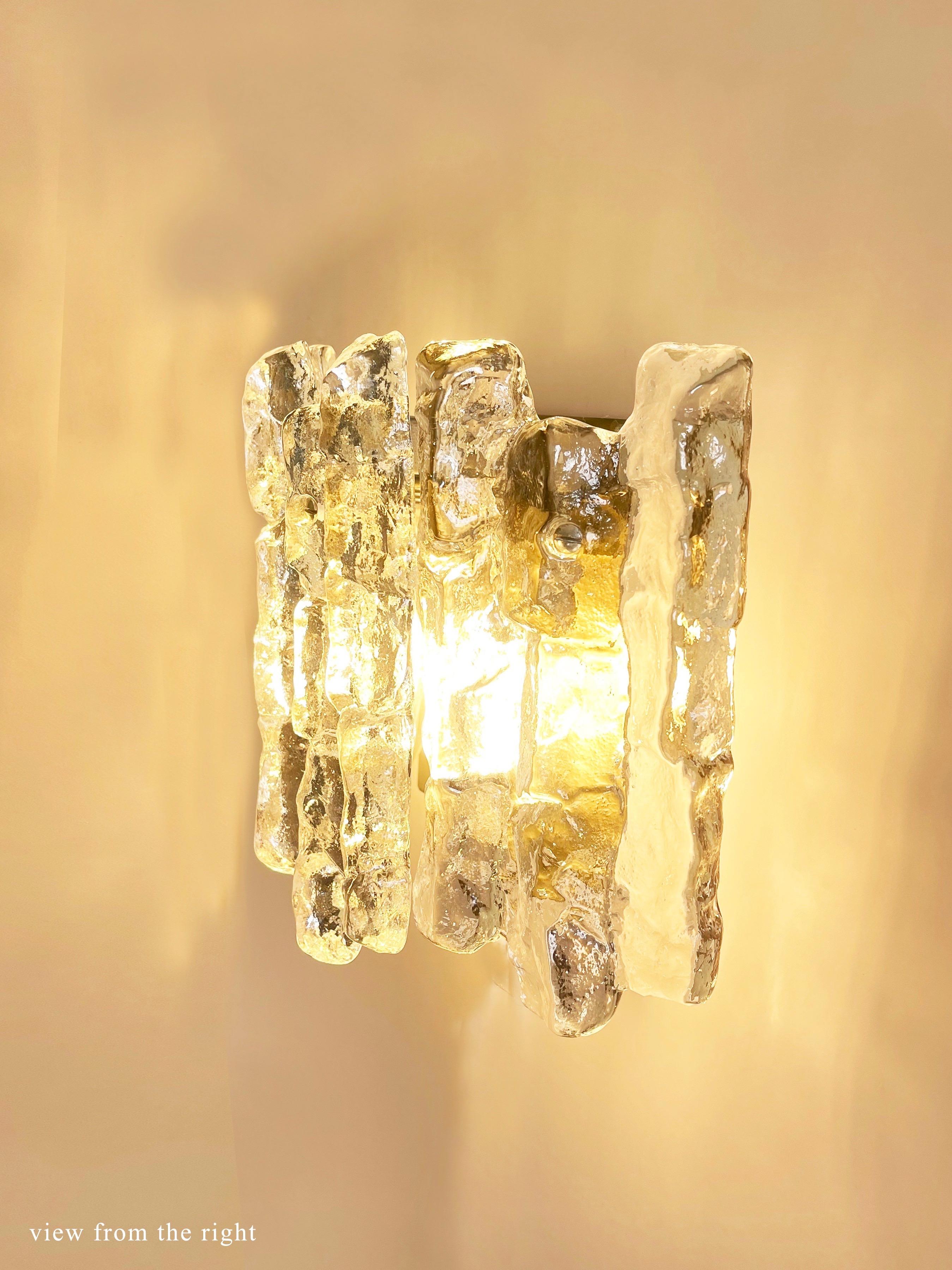 Pequeña lámpara de pared Kalmar de mediados de siglo Vidrio de Murano hielo carámbano Años 70, Viena en venta 1