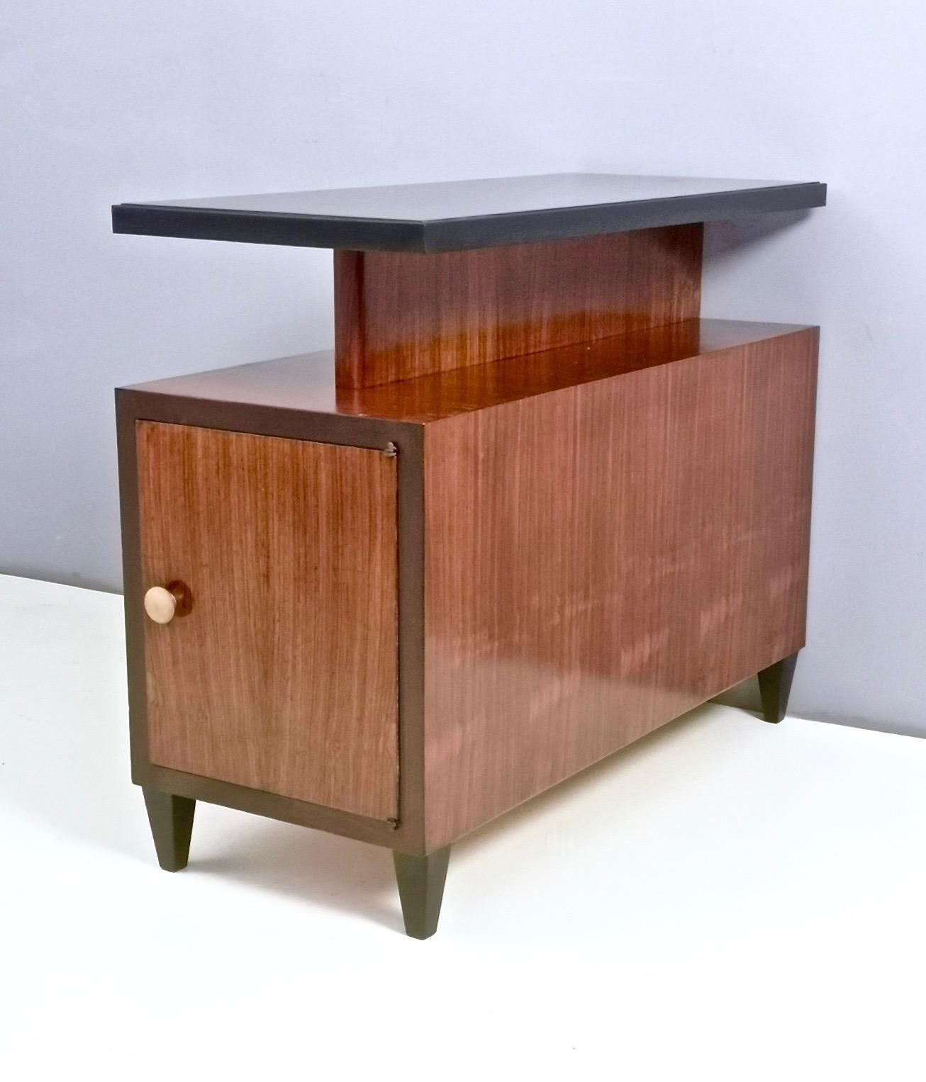 It is made in mahogany and features mahogany interiors, ebonized beech parts and a brass handle.
This is a vintage item, therefore it might show slight traces of use, but it has been perfectly restored and can be considered as in excellent