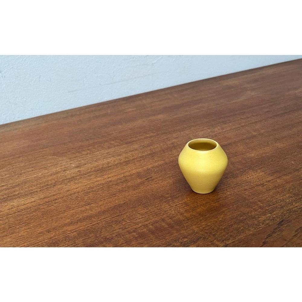 Small Mid-Century Minimalist German Studio Pottery in Yellow Vase from Bückeburg Keramik, 1960s, in Very Good conditions. Designed 1960 to 1969 This piece has an attribution mark.

Additional information:
Materials: Ceramic
Color: Yellow
Styles: