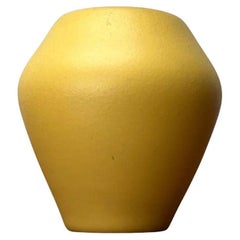 Minimalistische deutsche Studio-Keramik aus der Mitte des Jahrhunderts in gelber Vase, 1960er Jahre