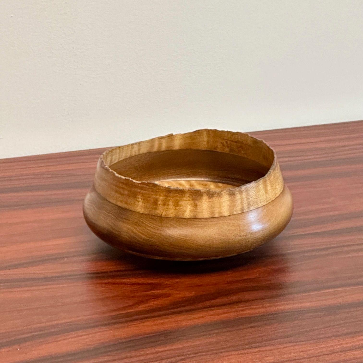 Small Mid-Century Modern Artisan Studio Made Bowl / Vessel, Tableware, Signed In Good Condition For Sale In Stamford, CT