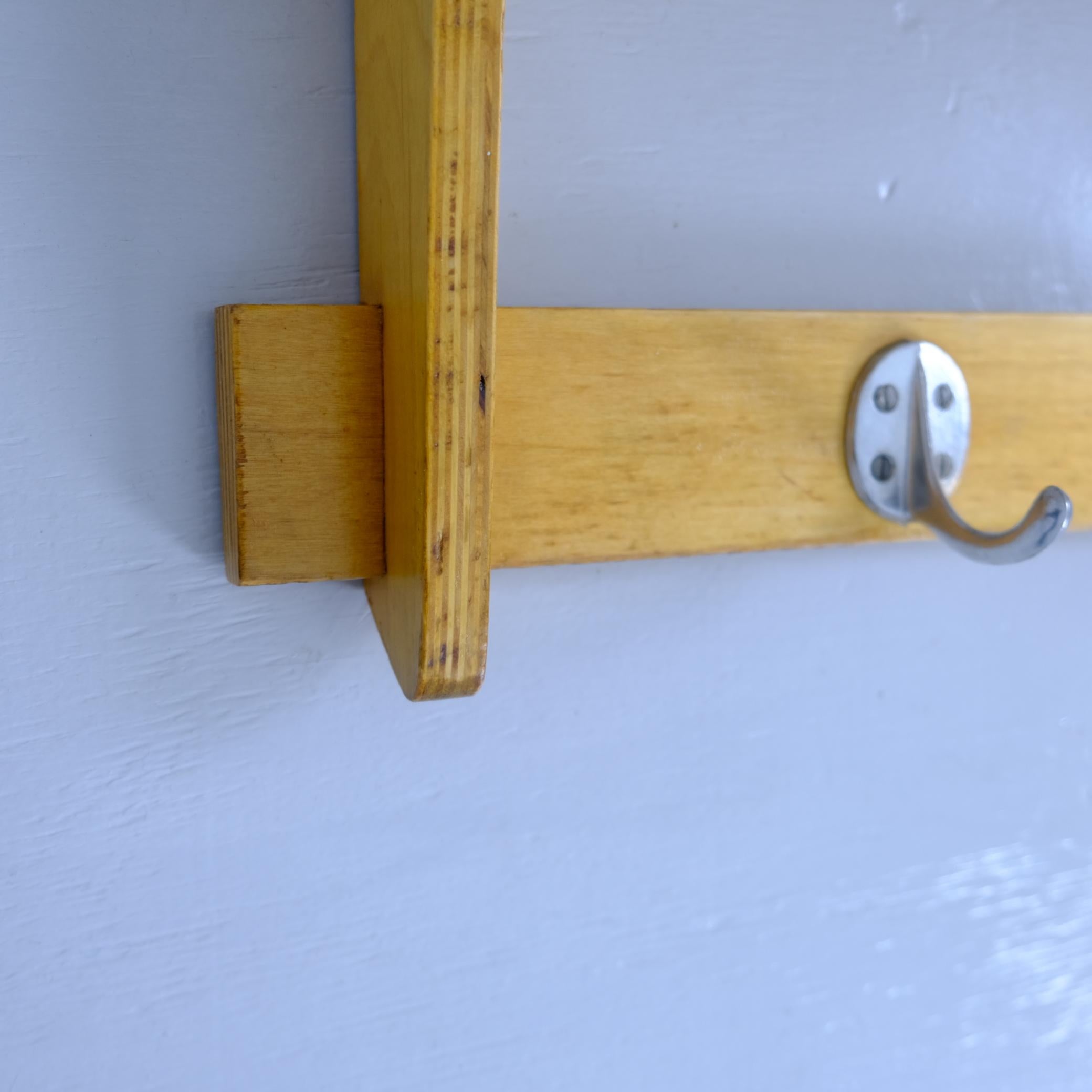 Milieu du XXe siècle Petit porte-manteau / porte-chapeau moderne du milieu du siècle en bouleau, Finlande années 1950 en vente