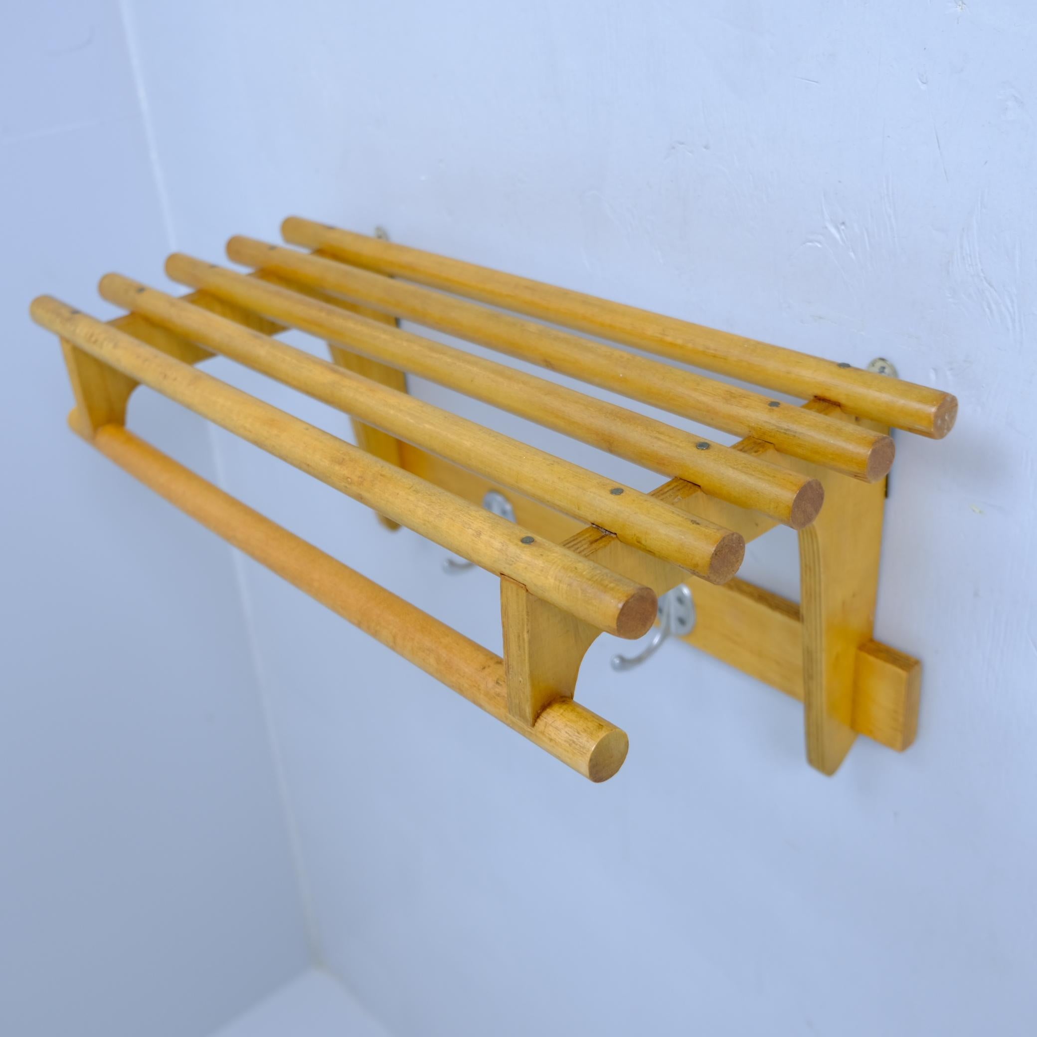 Petit porte-manteau / porte-chapeau moderne du milieu du siècle en bouleau, Finlande années 1950 en vente 1