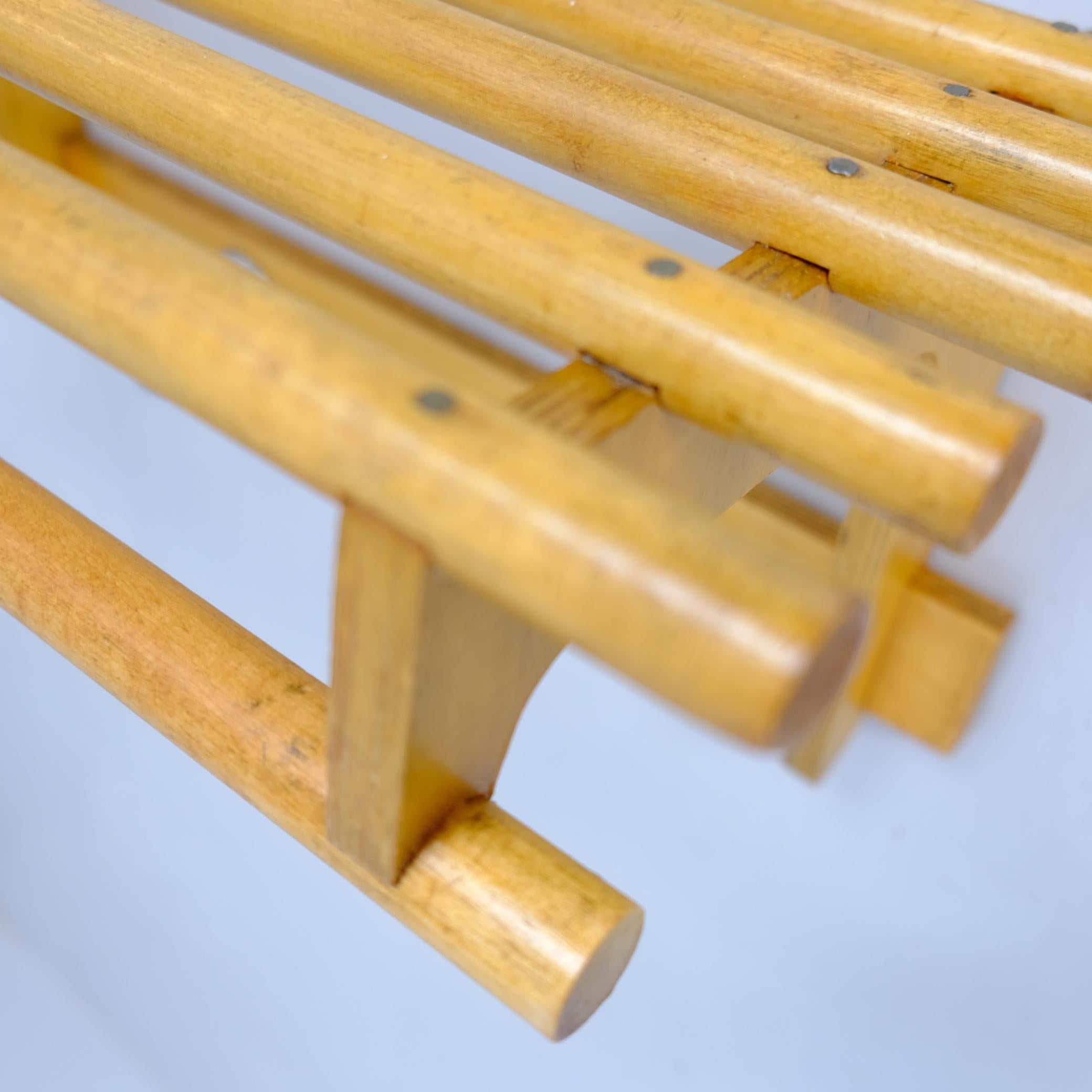 Petit porte-manteau / porte-chapeau moderne du milieu du siècle en bouleau, Finlande années 1950 en vente 2