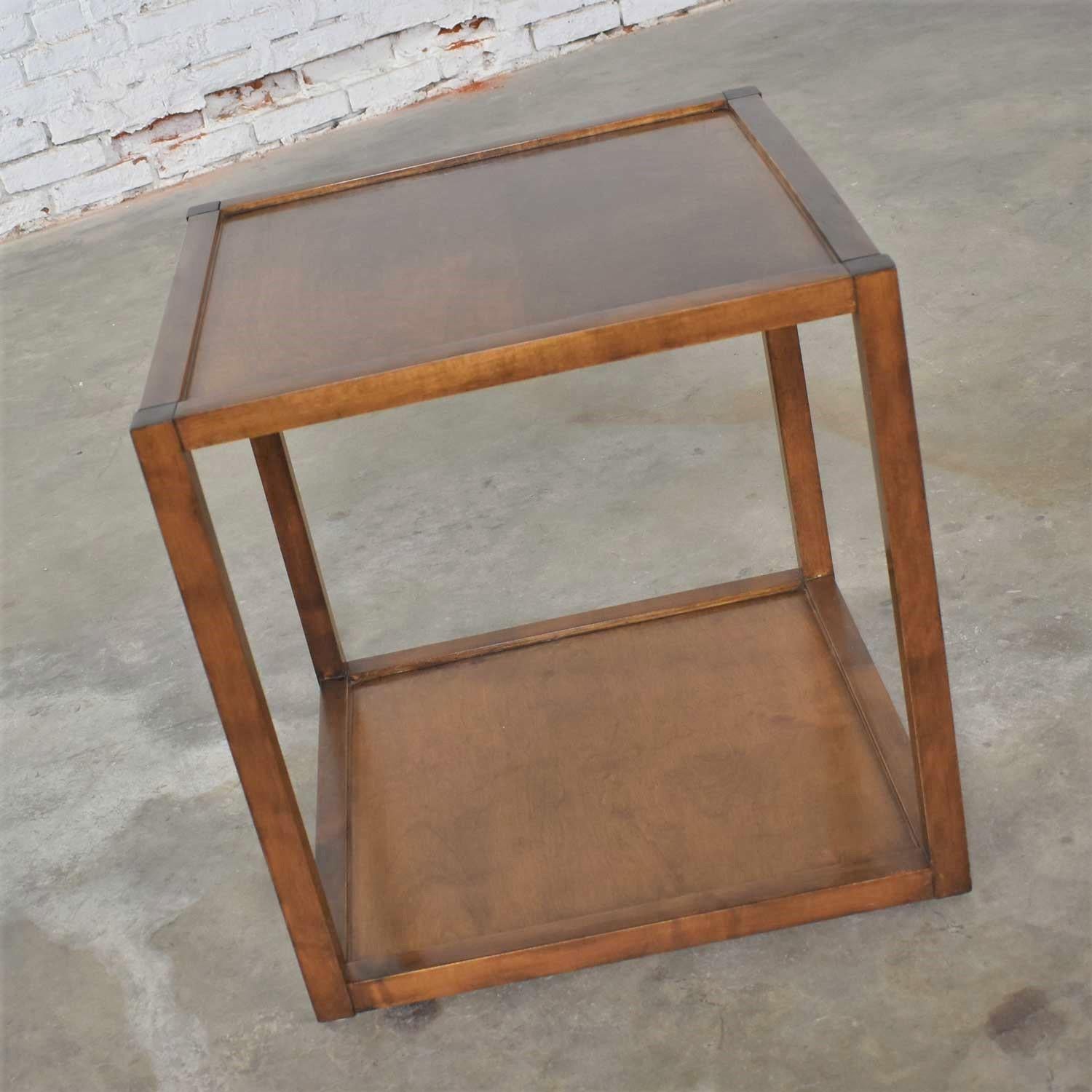 Small Mid-Century Modern Cube Like Side End or Occasional Table For Sale 2