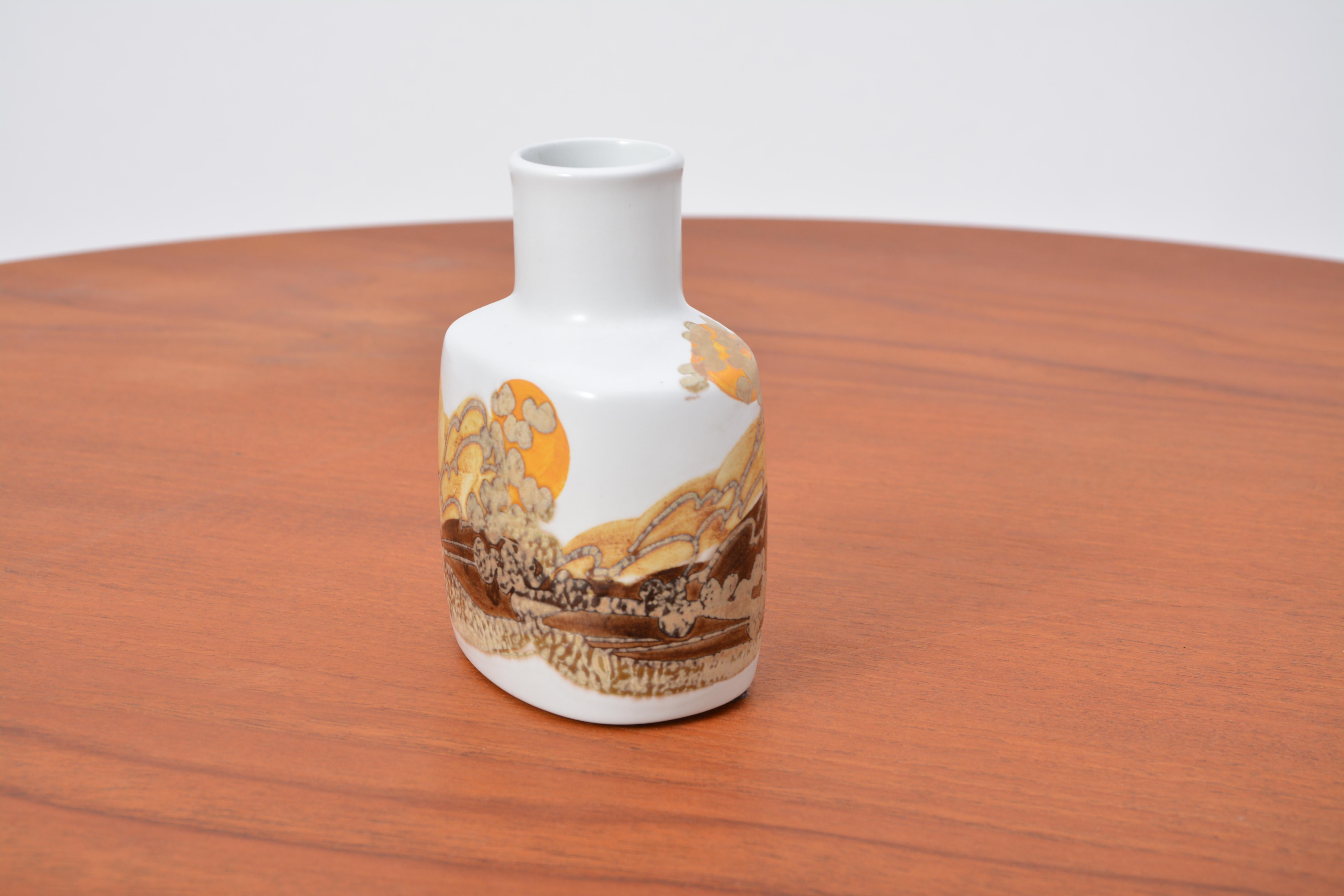 Small Mid-Century Modern Danish Vase by Ellen Malmer for Royal Copenhagen, 1960s In Good Condition For Sale In Berlin, DE