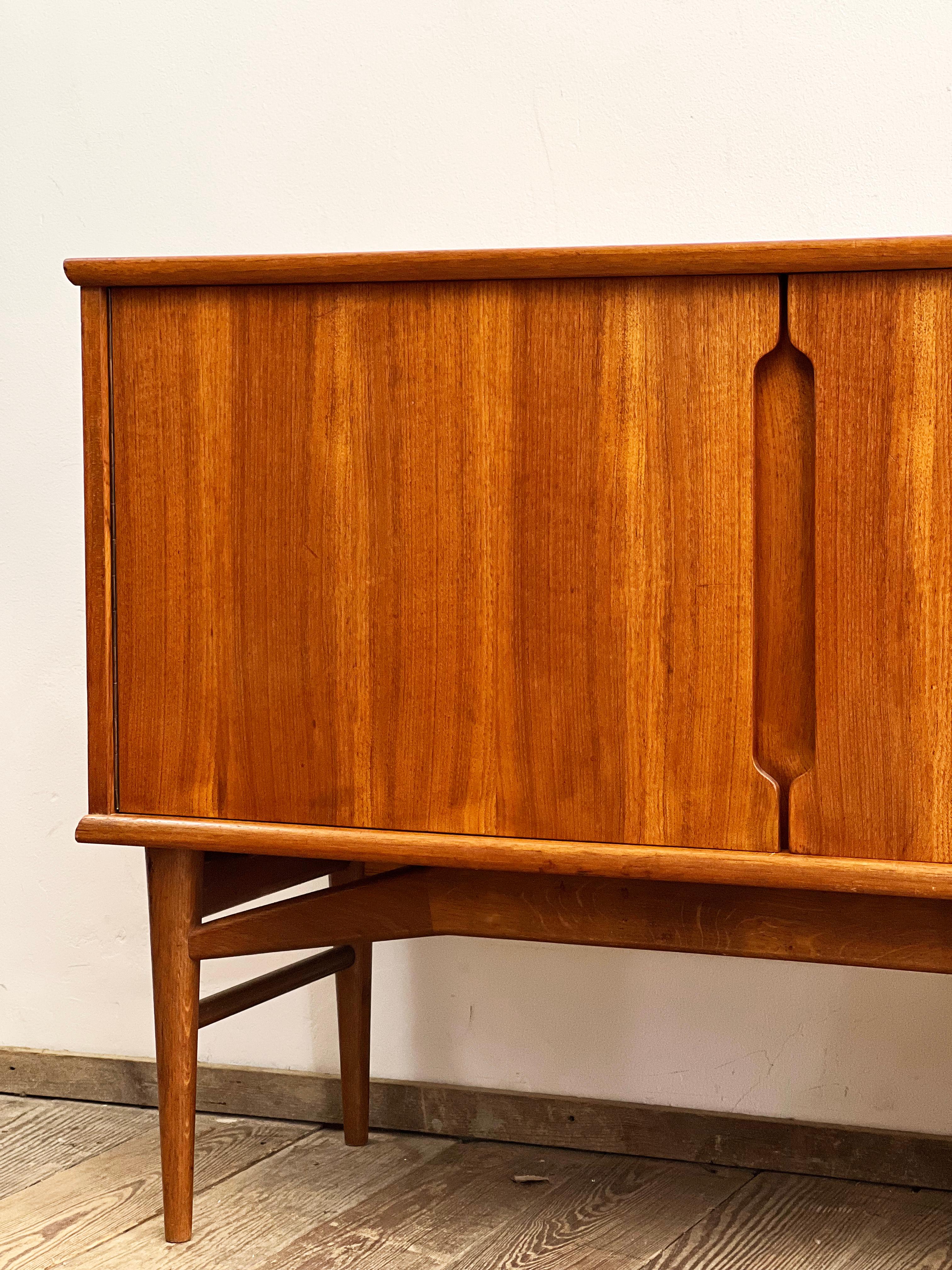 Small Mid-Century Modern Fredericia Sideboard in Teak, Germany, 1950s For Sale 7