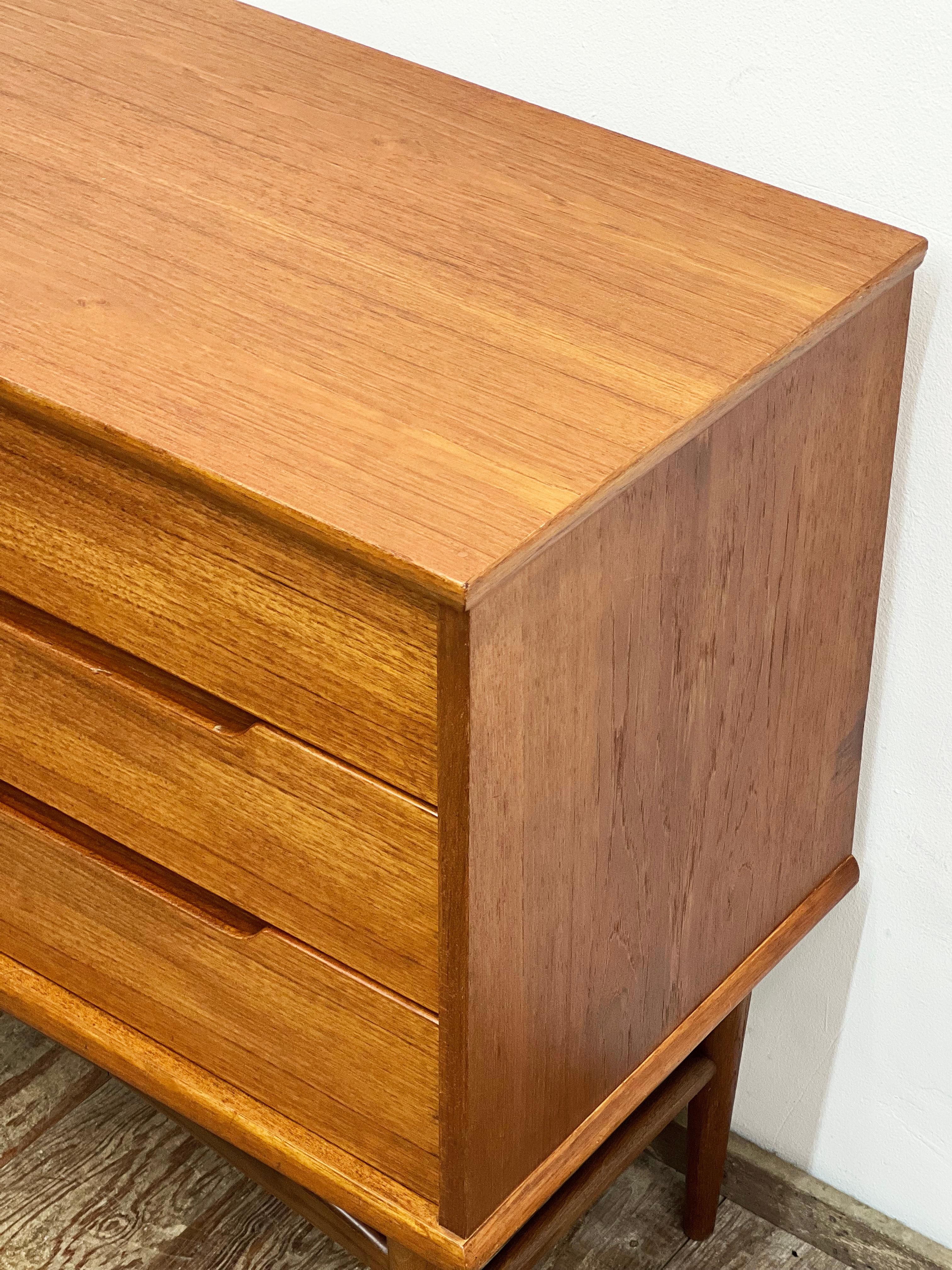 Small Mid-Century Modern Fredericia Sideboard in Teak, Germany, 1950s For Sale 9