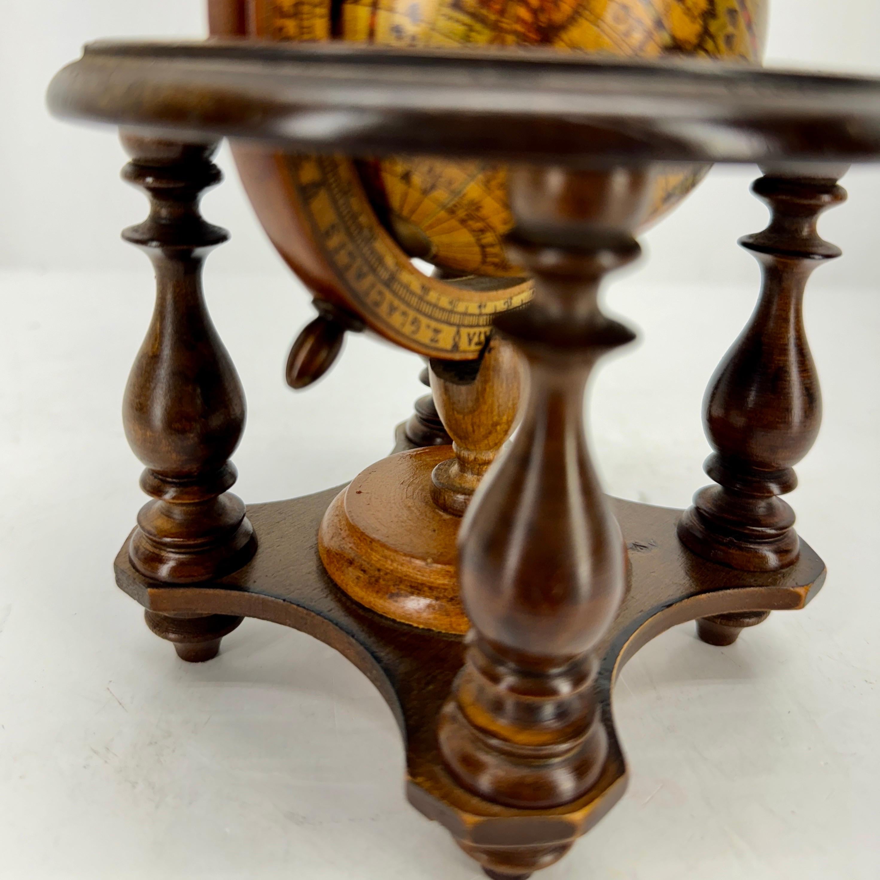 Small Mid-Century Modern Italian Globe for Bar Desk Table In Good Condition For Sale In Haddonfield, NJ