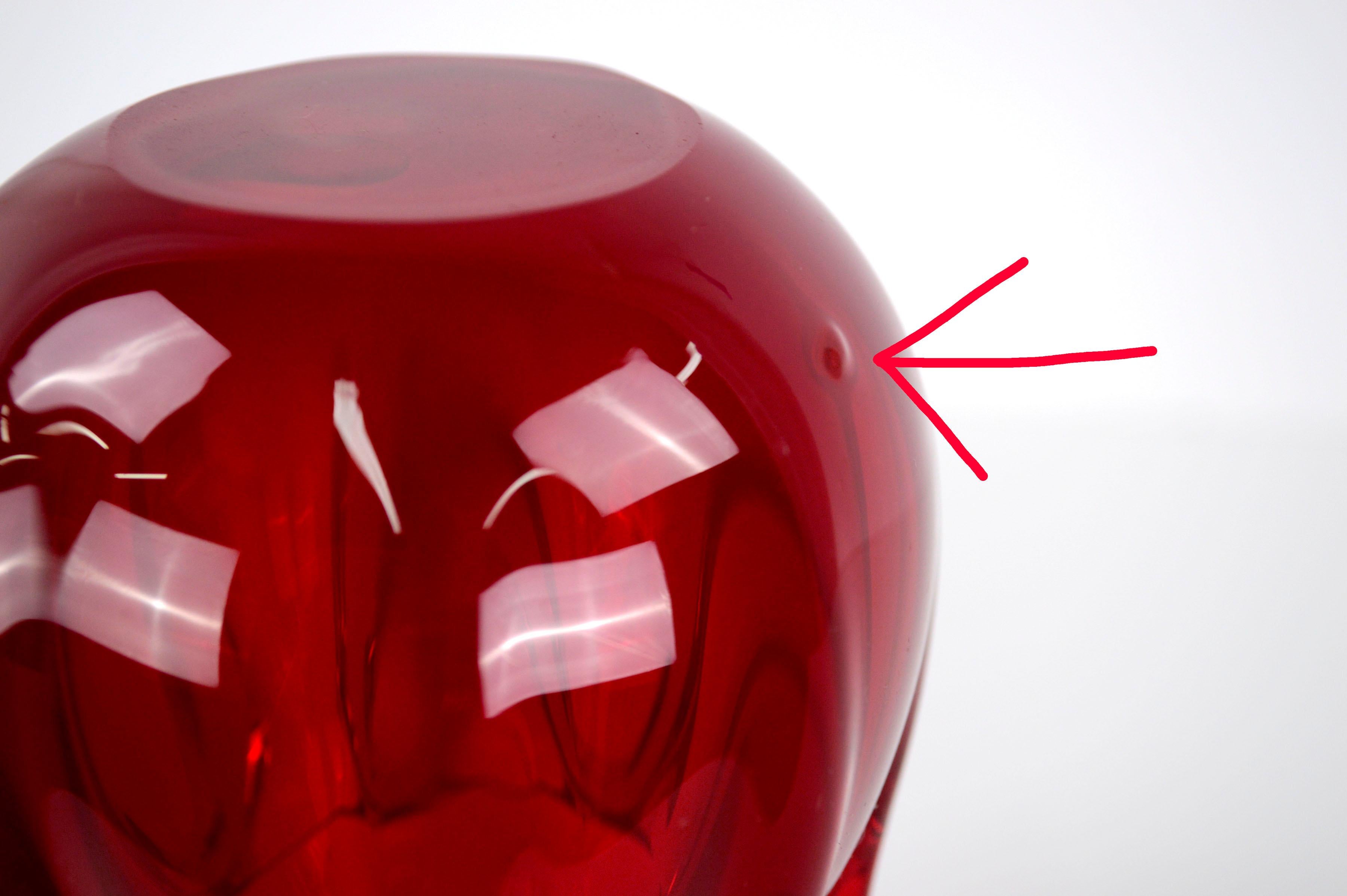 Kleine Knospenvase aus rotem Muranoglas, Mitte des Jahrhunderts (20. Jahrhundert) im Angebot