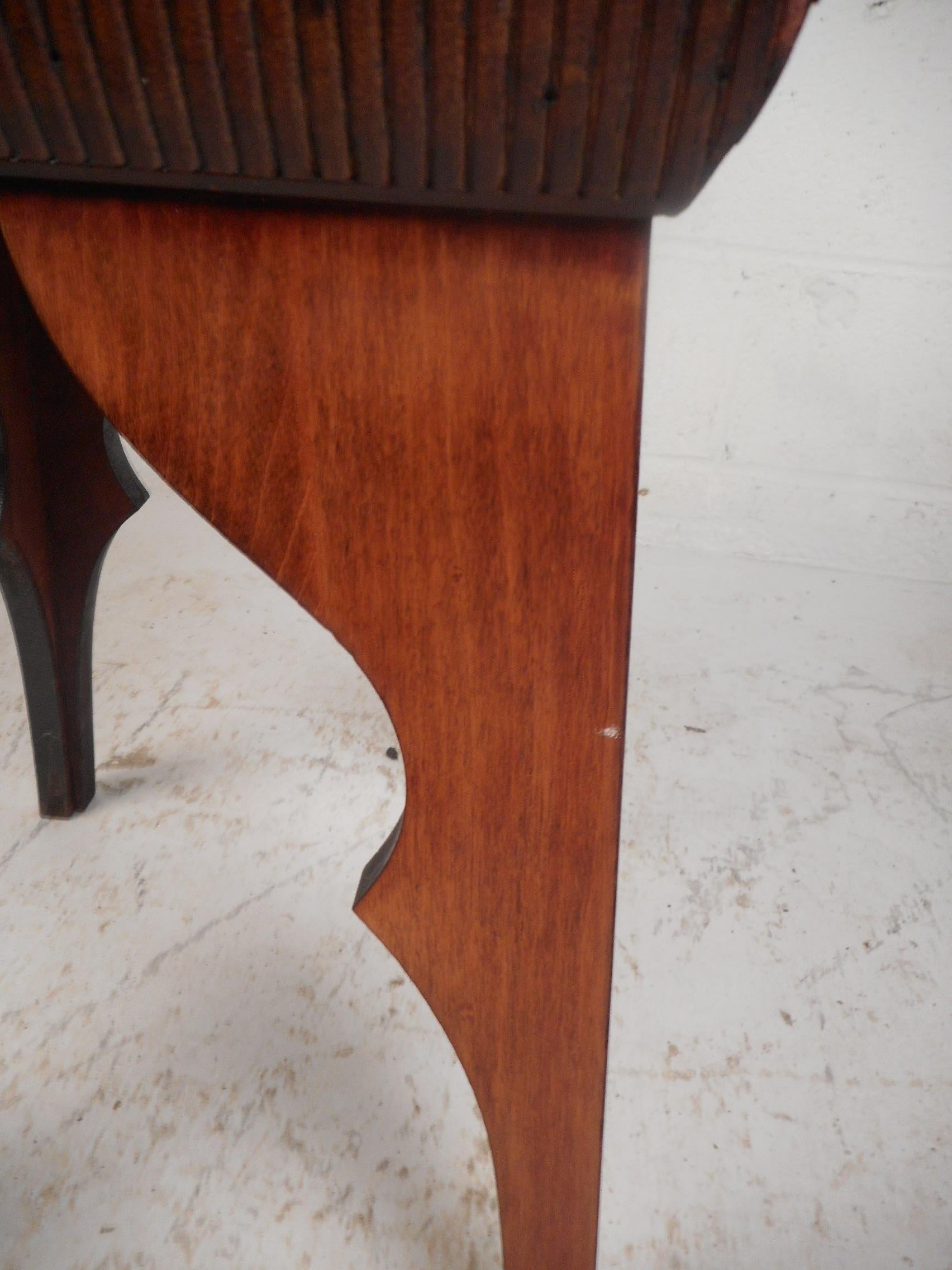 Small Mid-Century Modern Sculpted Side Table or Pedestal 1
