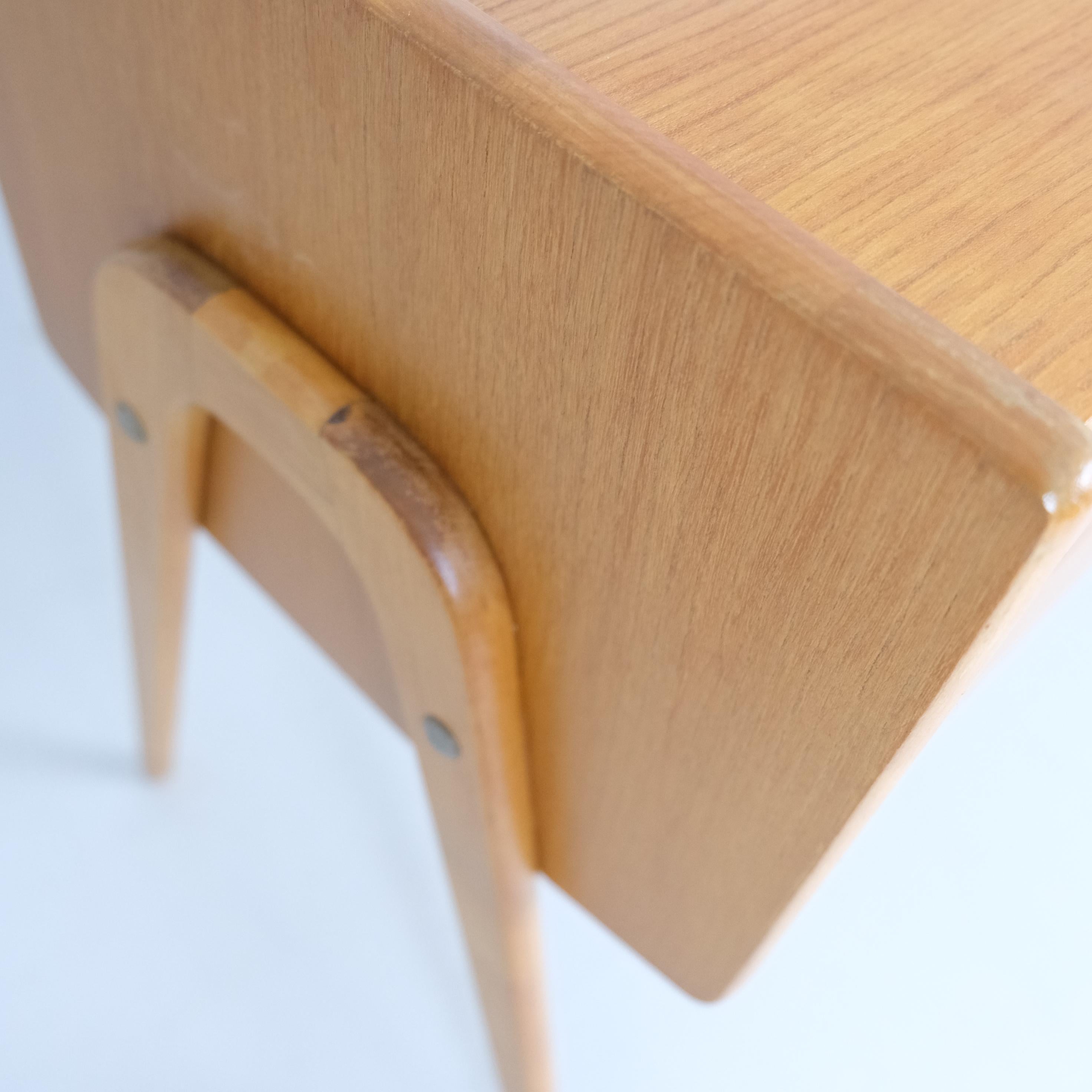 Finlandese Piccola cassettiera laterale moderna di metà secolo in betulla, Häkli Finlandia 1950s in vendita