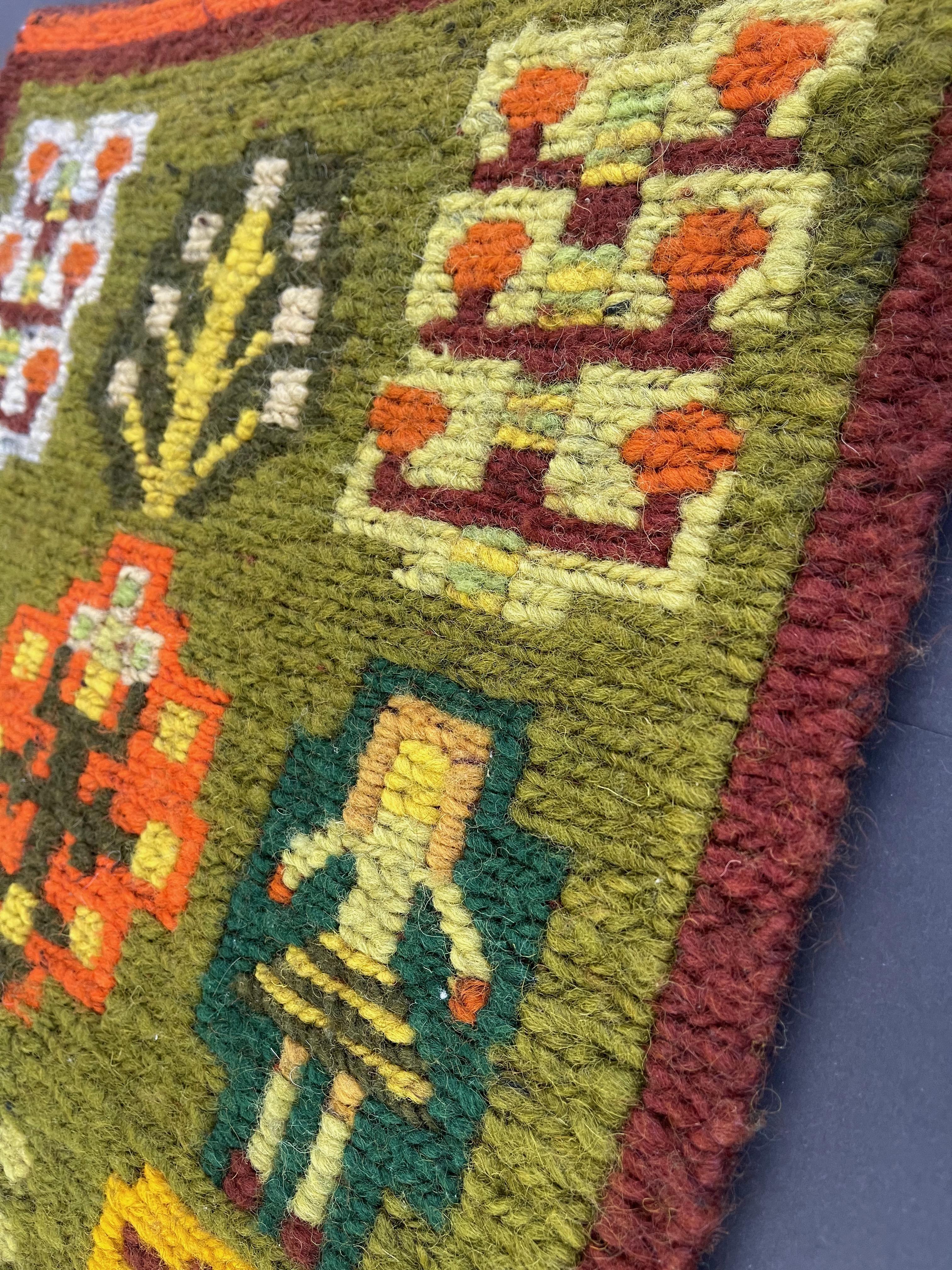 Tissé à la main Petit Kilim Sumak moderne du milieu du siècle, Pologne dans des couleurs chaudes et terreuses, Verger en vente
