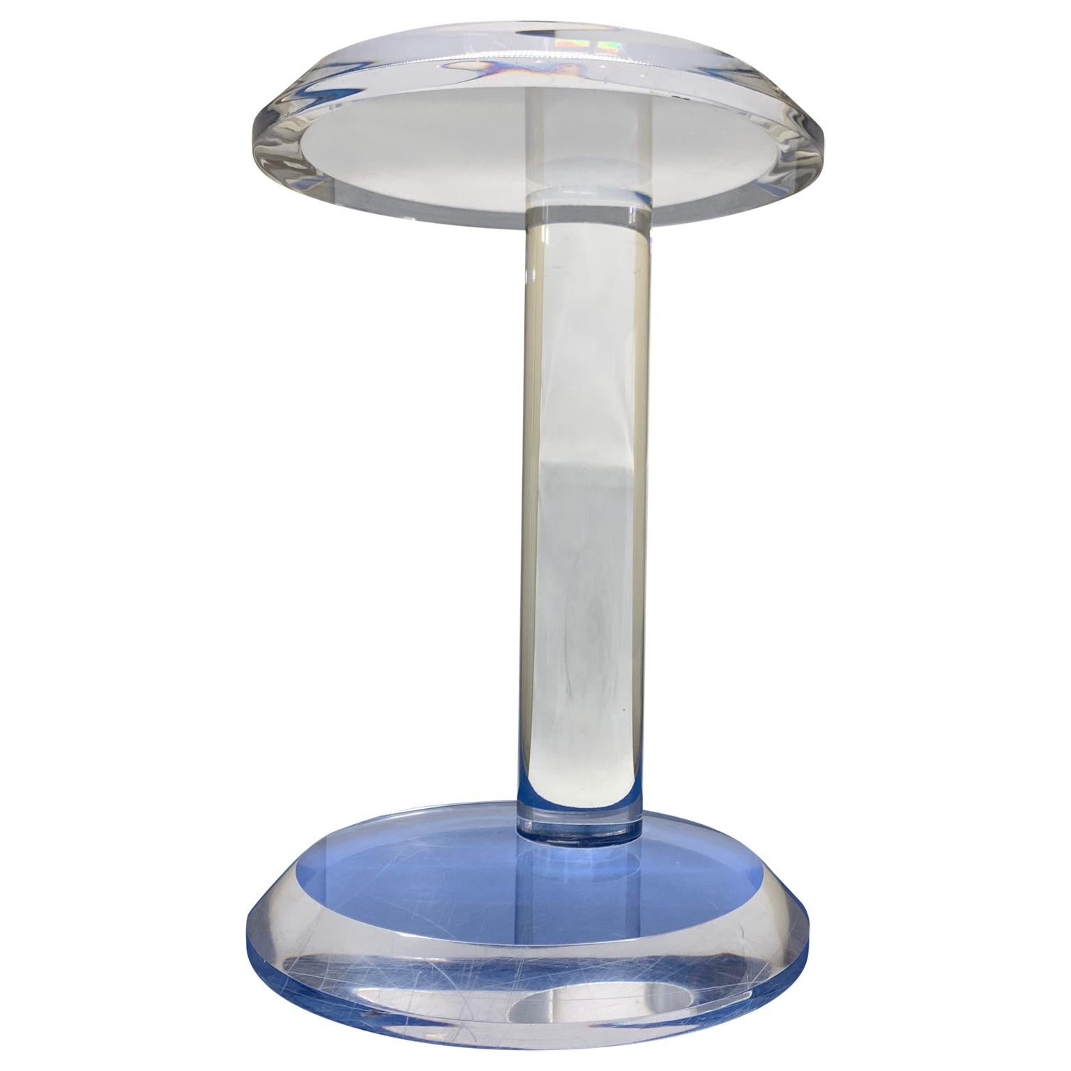 Small Mid-Century Modern thick Lucite round side table.

Lucite base and table top measures 1.5 inches in thickness. The steam measures 3 inches.
