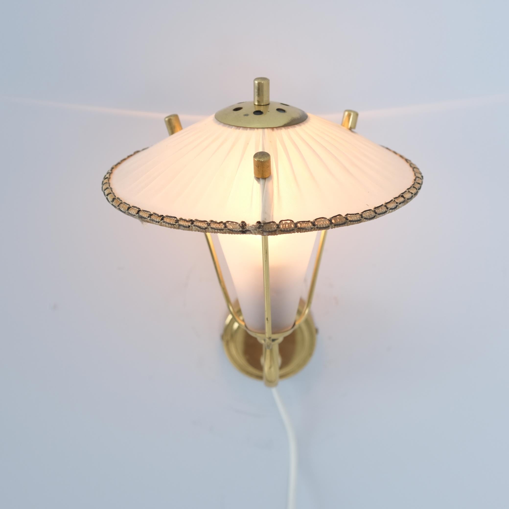 Mid-Century Modern Petite lampe murale The Moderns Modernity Modèle 2335, Finlande années 1950 en vente