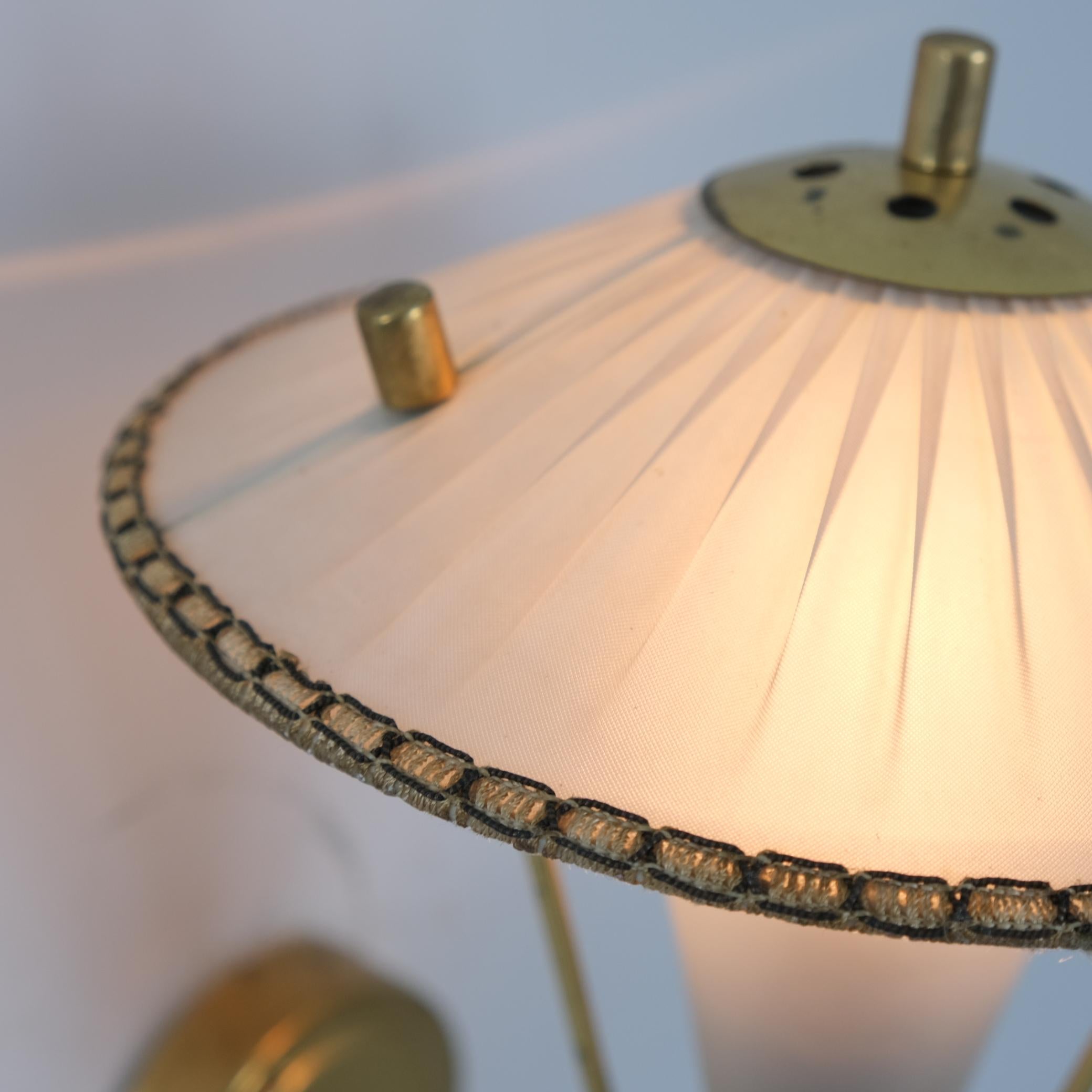 Milieu du XXe siècle Petite lampe murale The Moderns Modernity Modèle 2335, Finlande années 1950 en vente
