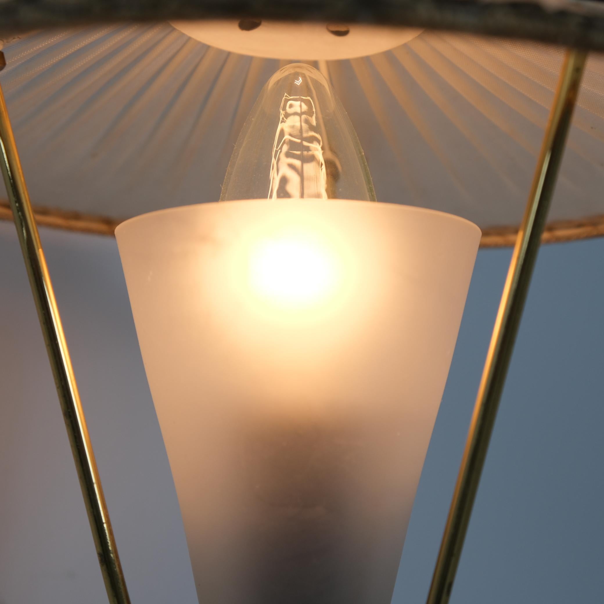 Laiton Petite lampe murale The Moderns Modernity Modèle 2335, Finlande années 1950 en vente