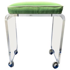 Kleiner Hocker oder Bank auf Rädern aus Lucite mit Wasserfall aus der Mitte des Jahrhunderts