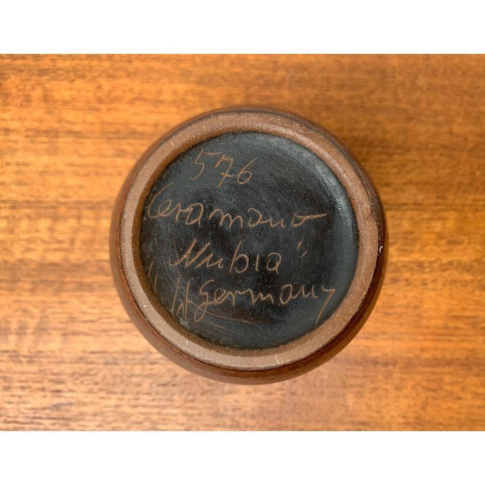 Piccolo vaso a caraffa Nubia della metà del secolo scorso di Ceramono, anni '60 in vendita 6
