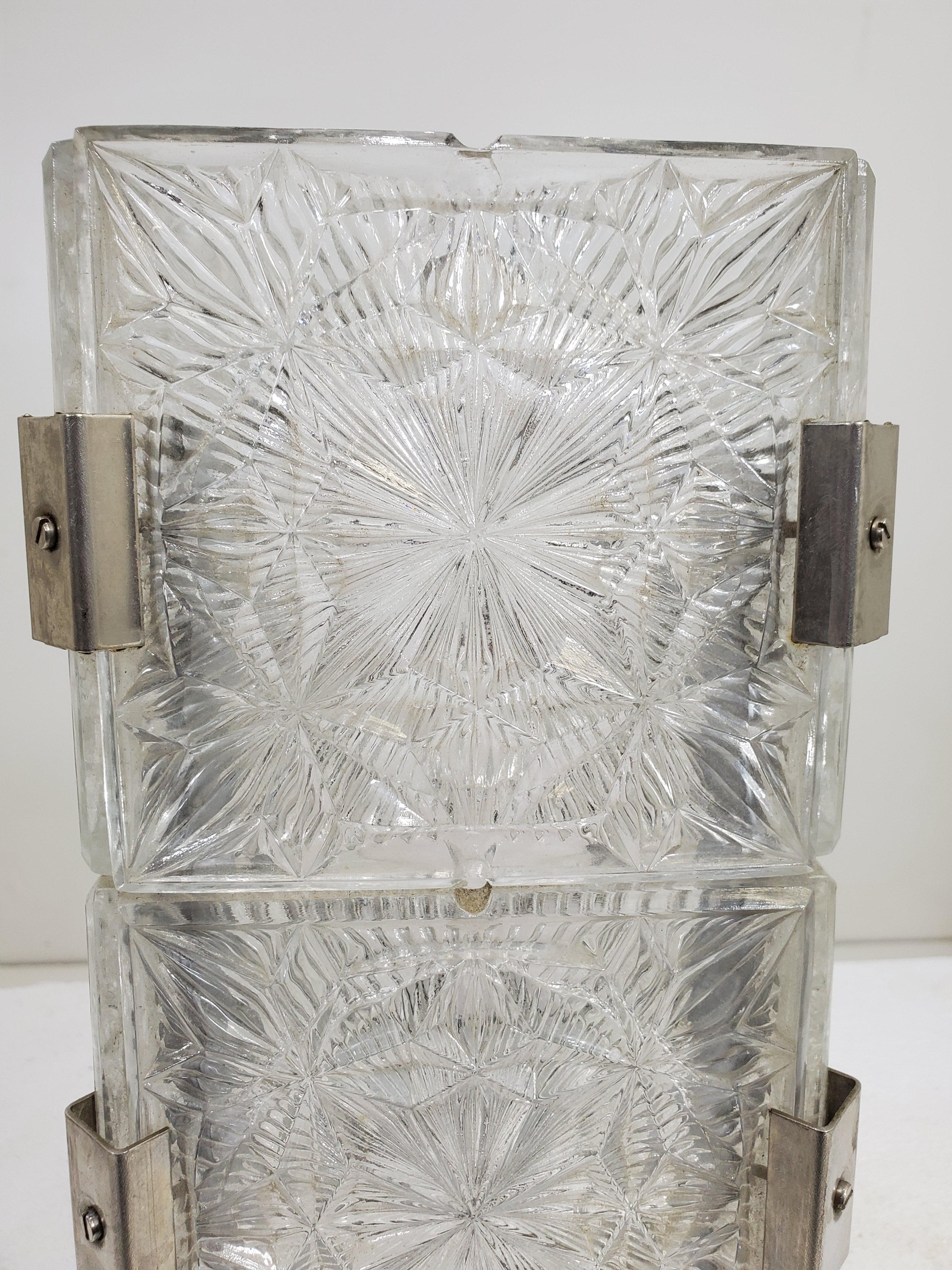 Pequeña Lámpara de Sobremesa / Luz de Noche Original de Mediados de Siglo en Cristal con Clips Niquelados en venta 4