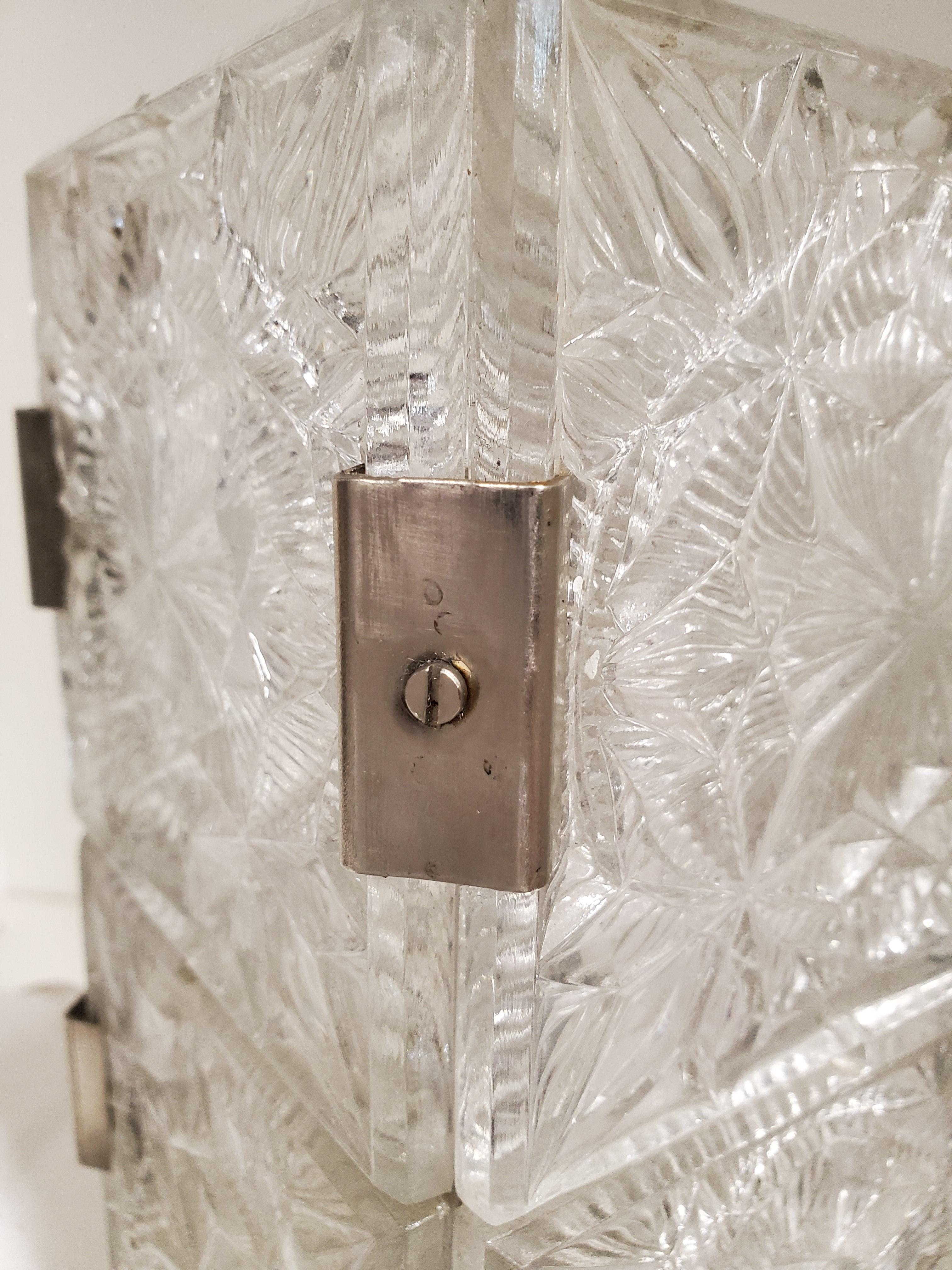 Pequeña Lámpara de Sobremesa / Luz de Noche Original de Mediados de Siglo en Cristal con Clips Niquelados en venta 5