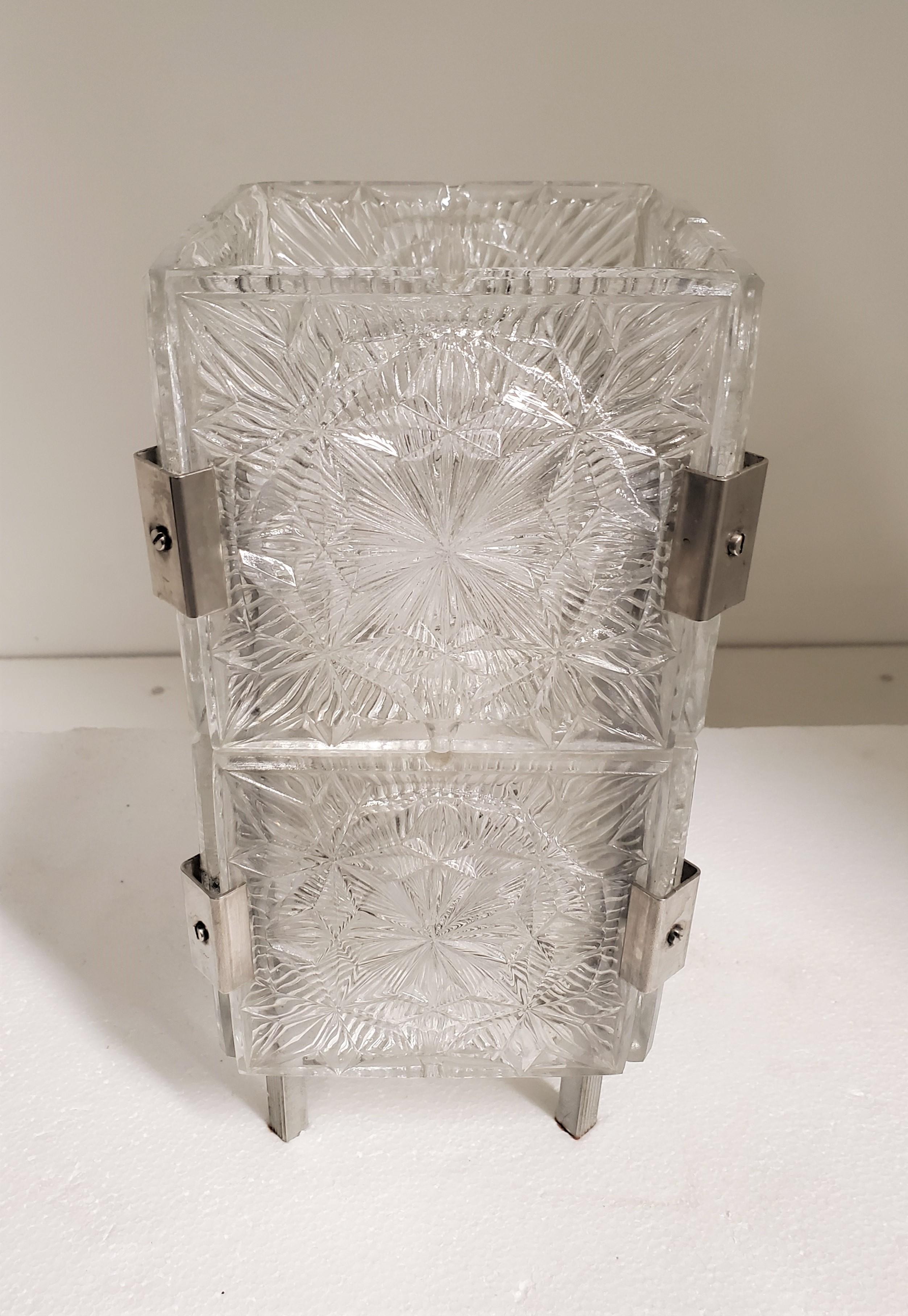 Pequeña Lámpara de Sobremesa / Luz de Noche Original de Mediados de Siglo en Cristal con Clips Niquelados siglo XX en venta