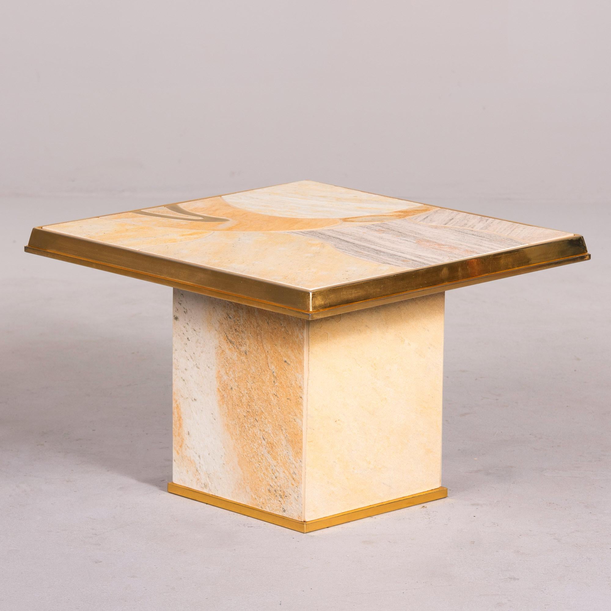 Laiton Petite table en porcelaine et laiton du milieu du siècle dernier en vente